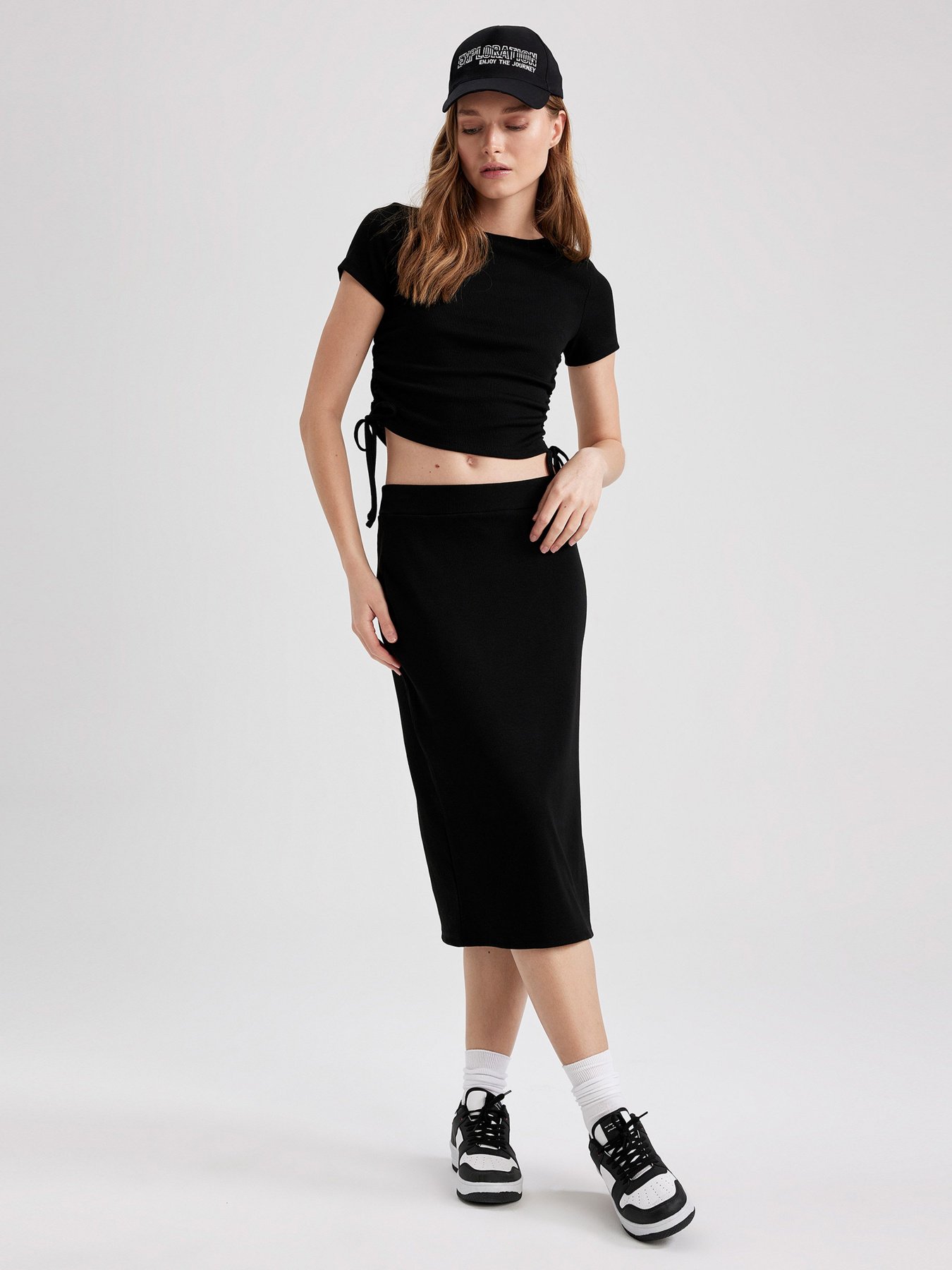 Юбка миди DeFacto модель Z8396AZ-BK81 Фото