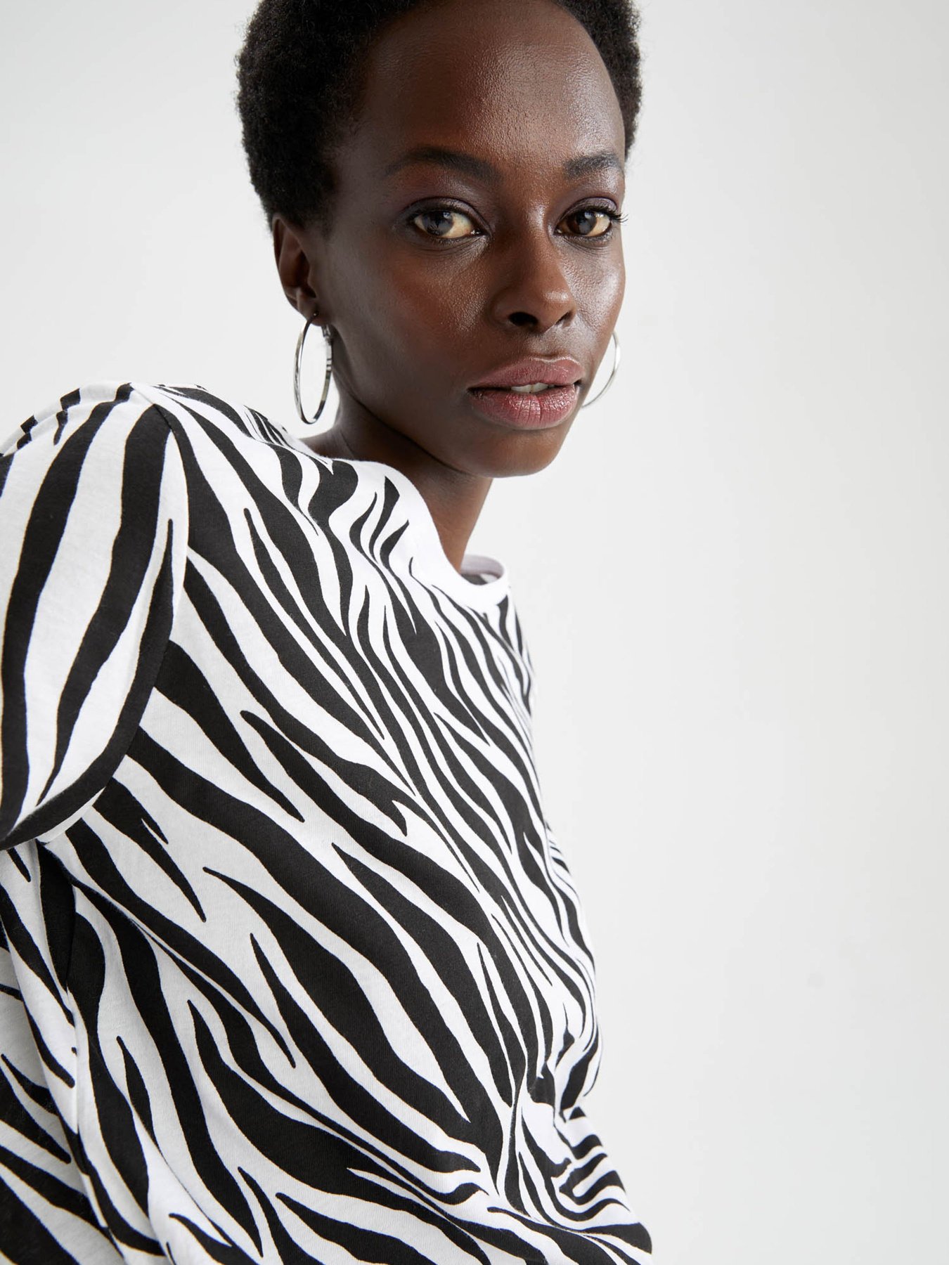 Футболка DeFacto модель U1778AZ-BK27 Фото