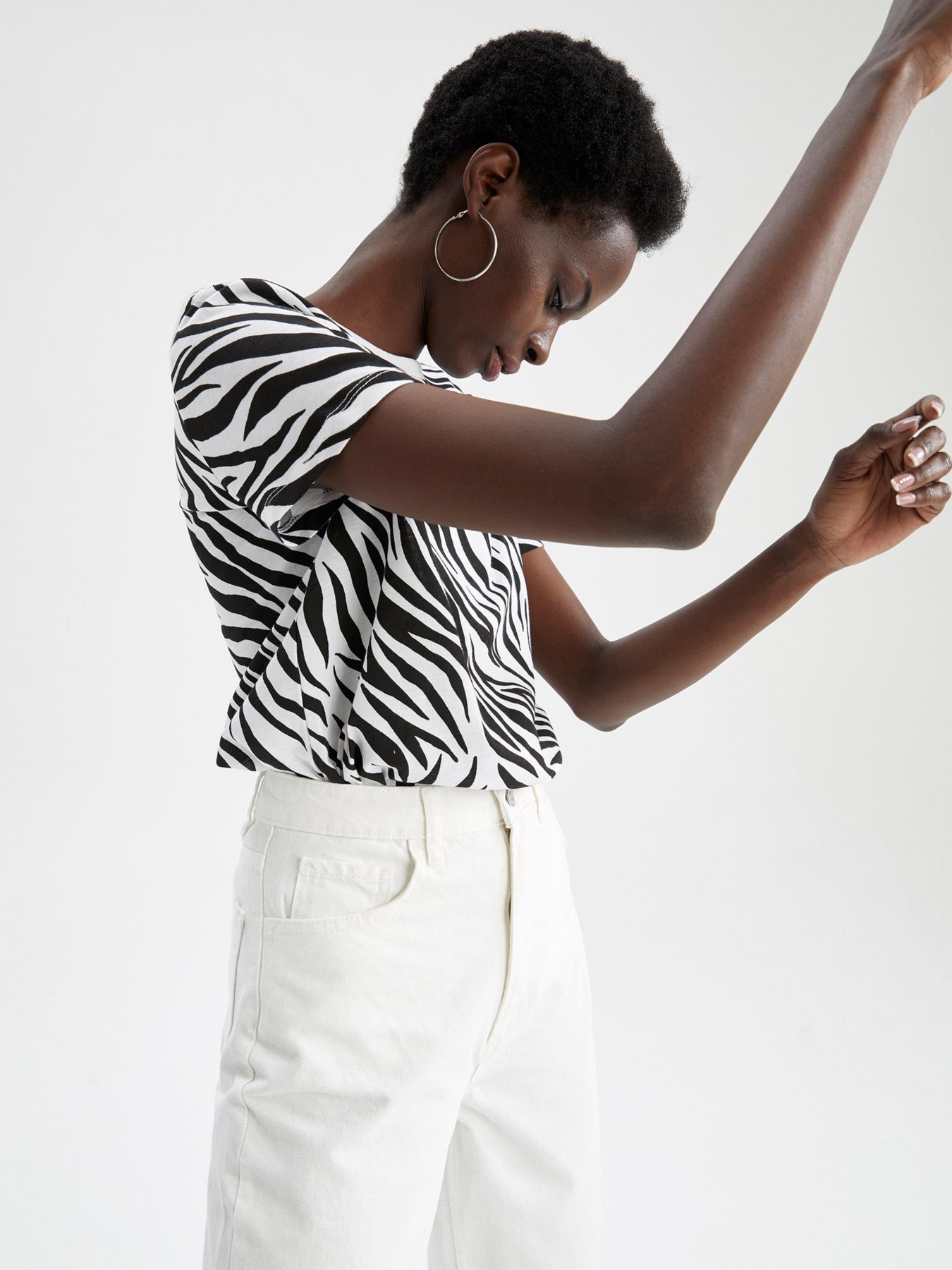 Футболка DeFacto модель U1778AZ-BK27 Фото