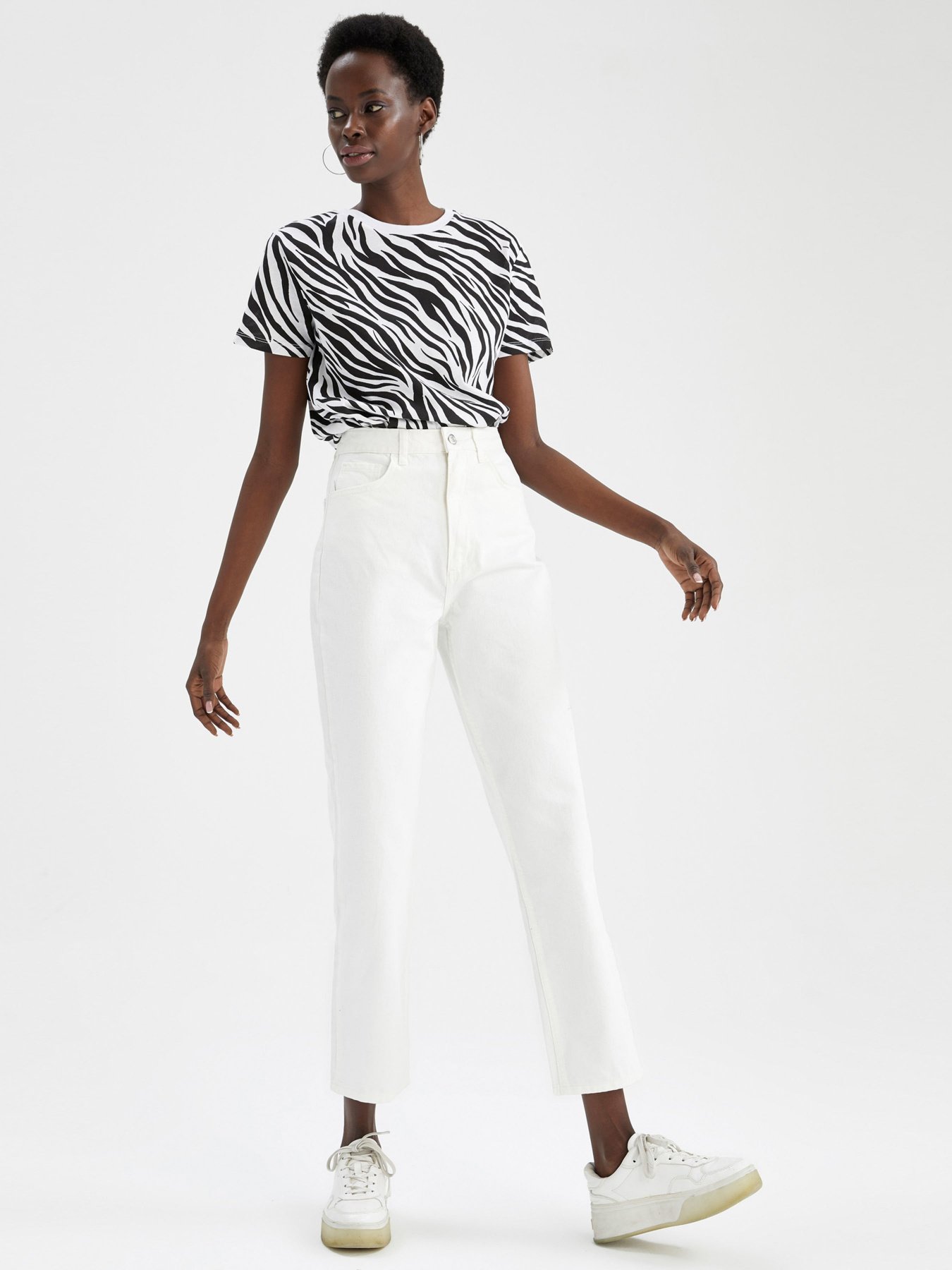 Футболка DeFacto модель U1778AZ-BK27 Фото