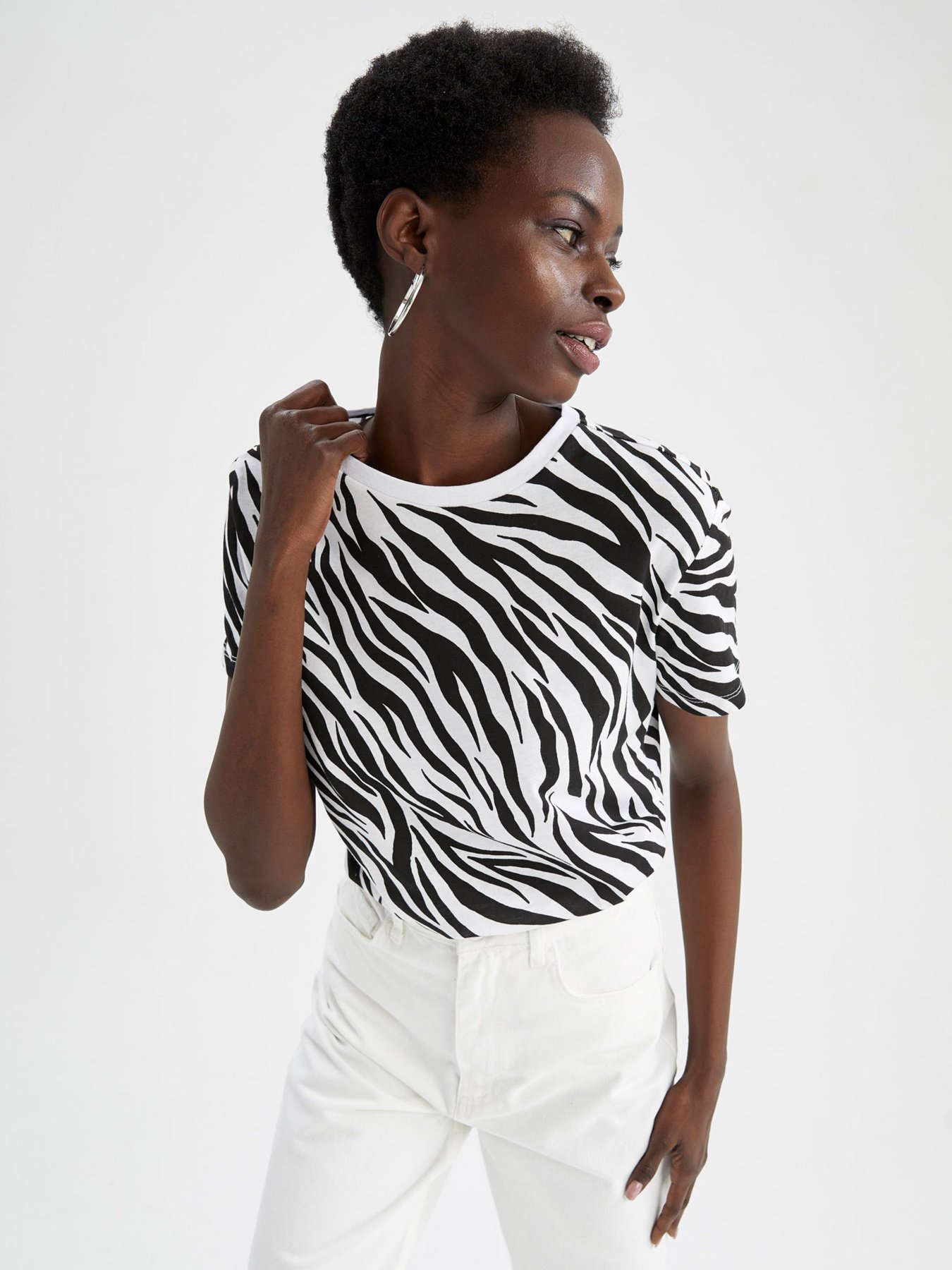 Футболка DeFacto модель U1778AZ-BK27 Фото