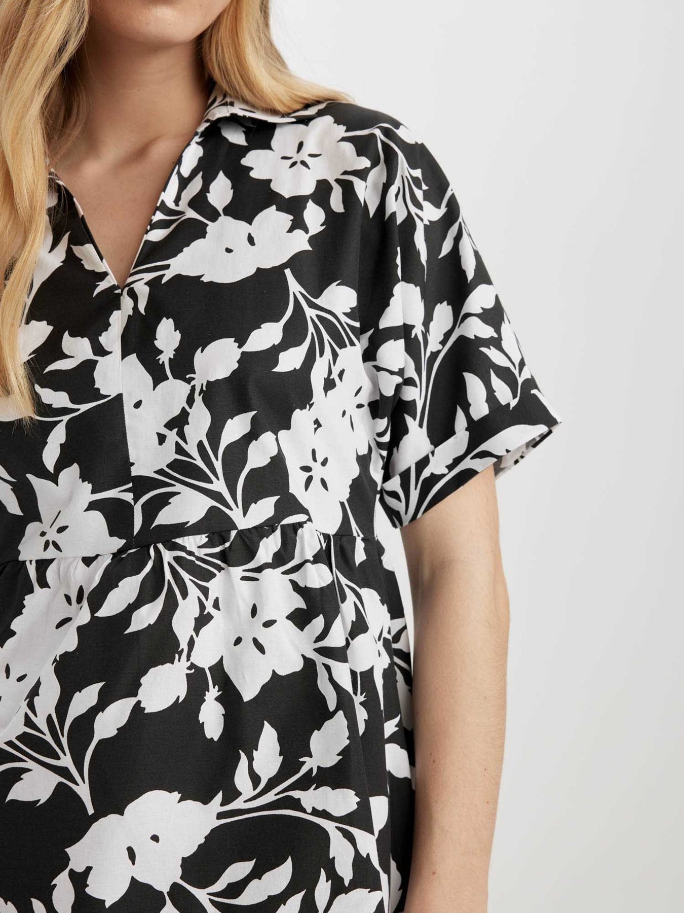 Платье мини DeFacto модель Z7663AZ-BK81 Фото