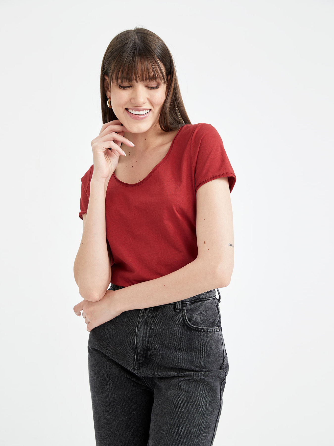 Футболка DeFacto модель K1508AZ-BR59 Футболка DeFacto модель K1508AZ-BR59 Фото