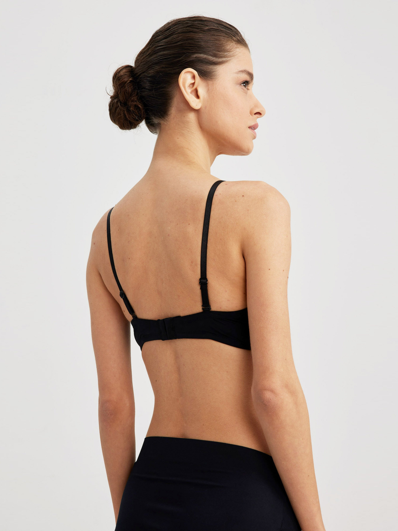 Бюстгальтер DeFacto модель T8479AZ-BK27 Бюстгальтер DeFacto модель T8479AZ-BK27 Фото