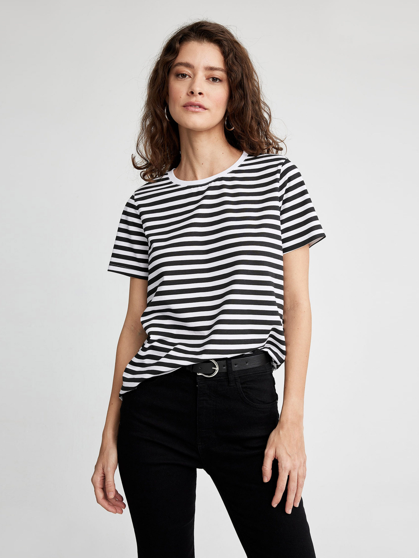 Футболка DeFacto модель X4604AZ-BK81 Фото