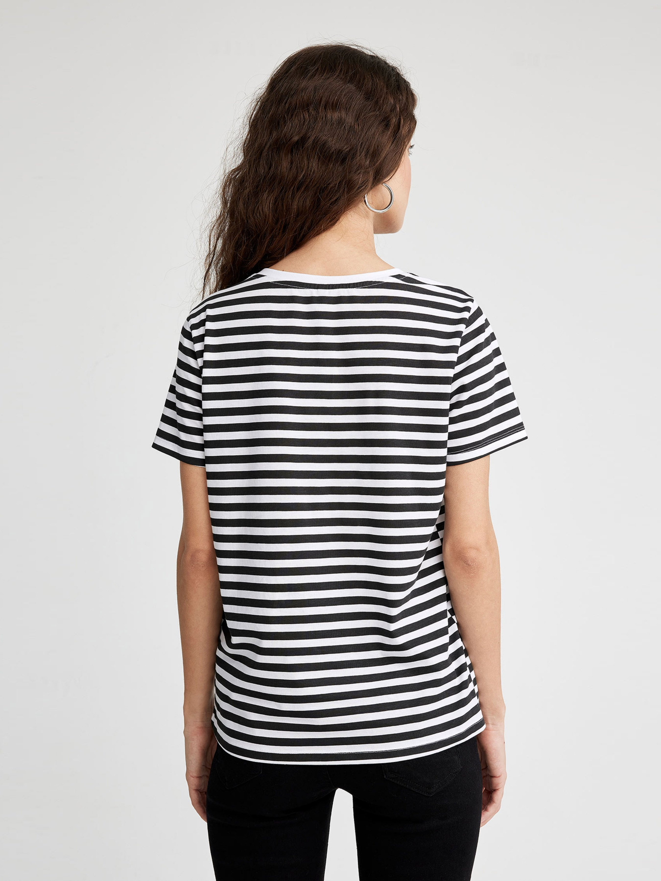 Футболка DeFacto модель X4604AZ-BK81 Фото