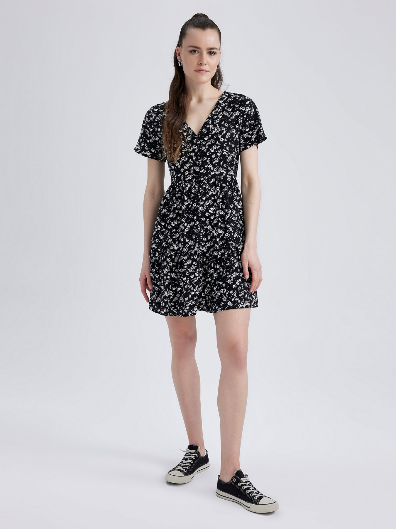 Платье мини DeFacto модель T4046AZ-BK26 Фото