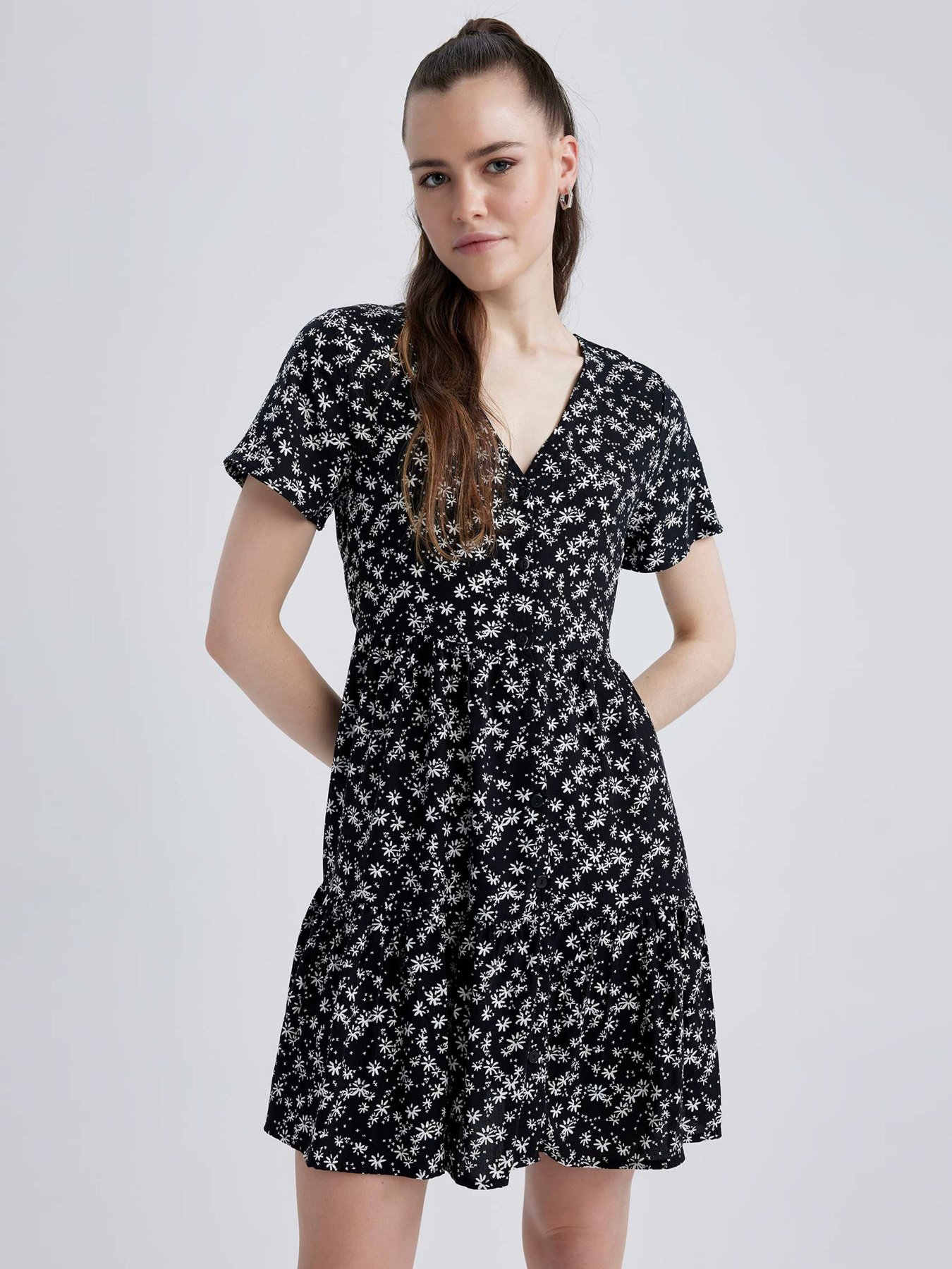 Платье мини DeFacto модель T4046AZ-BK26 Фото