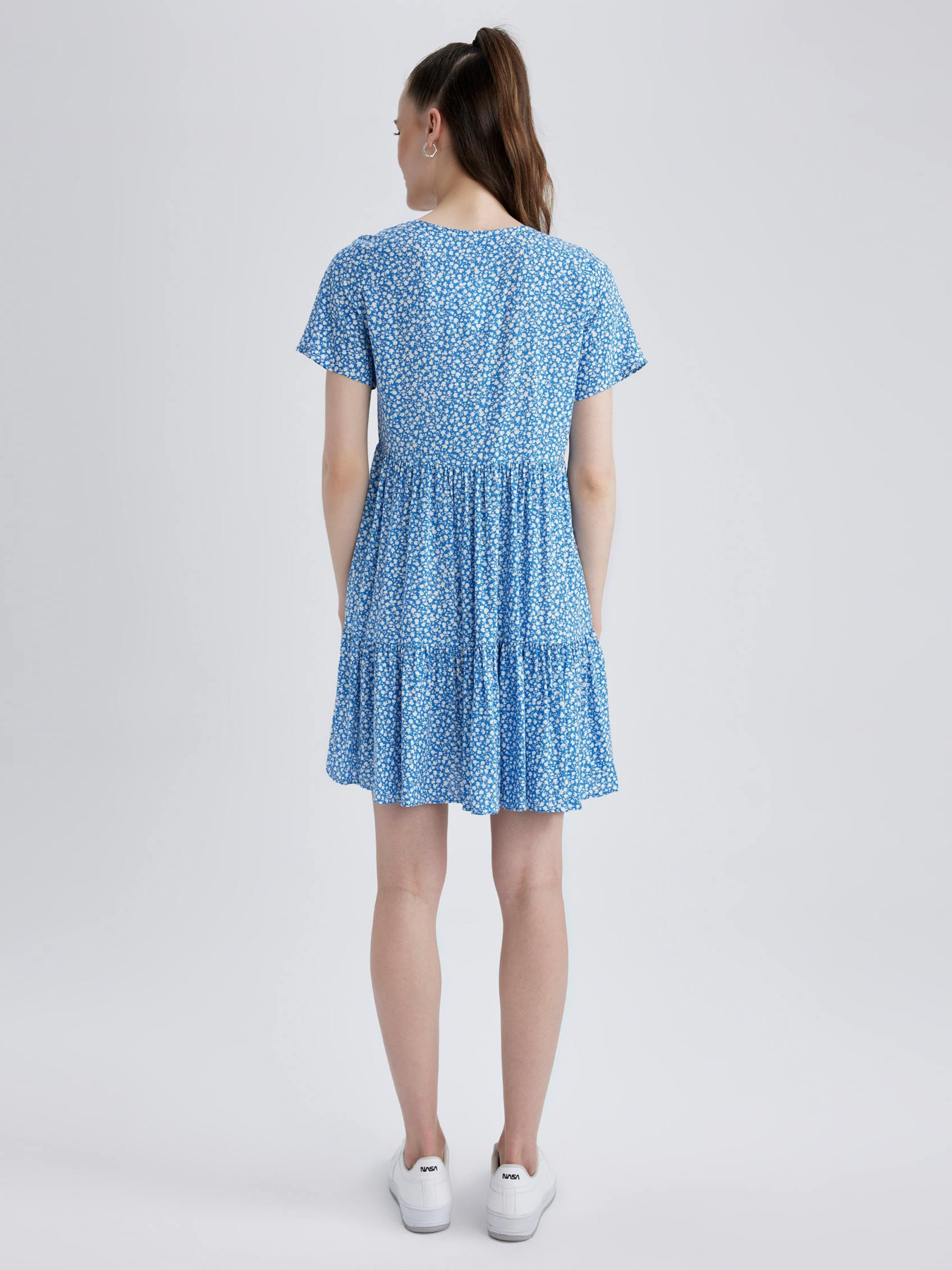 Платье мини DeFacto модель Y2227AZ-BE124 Фото