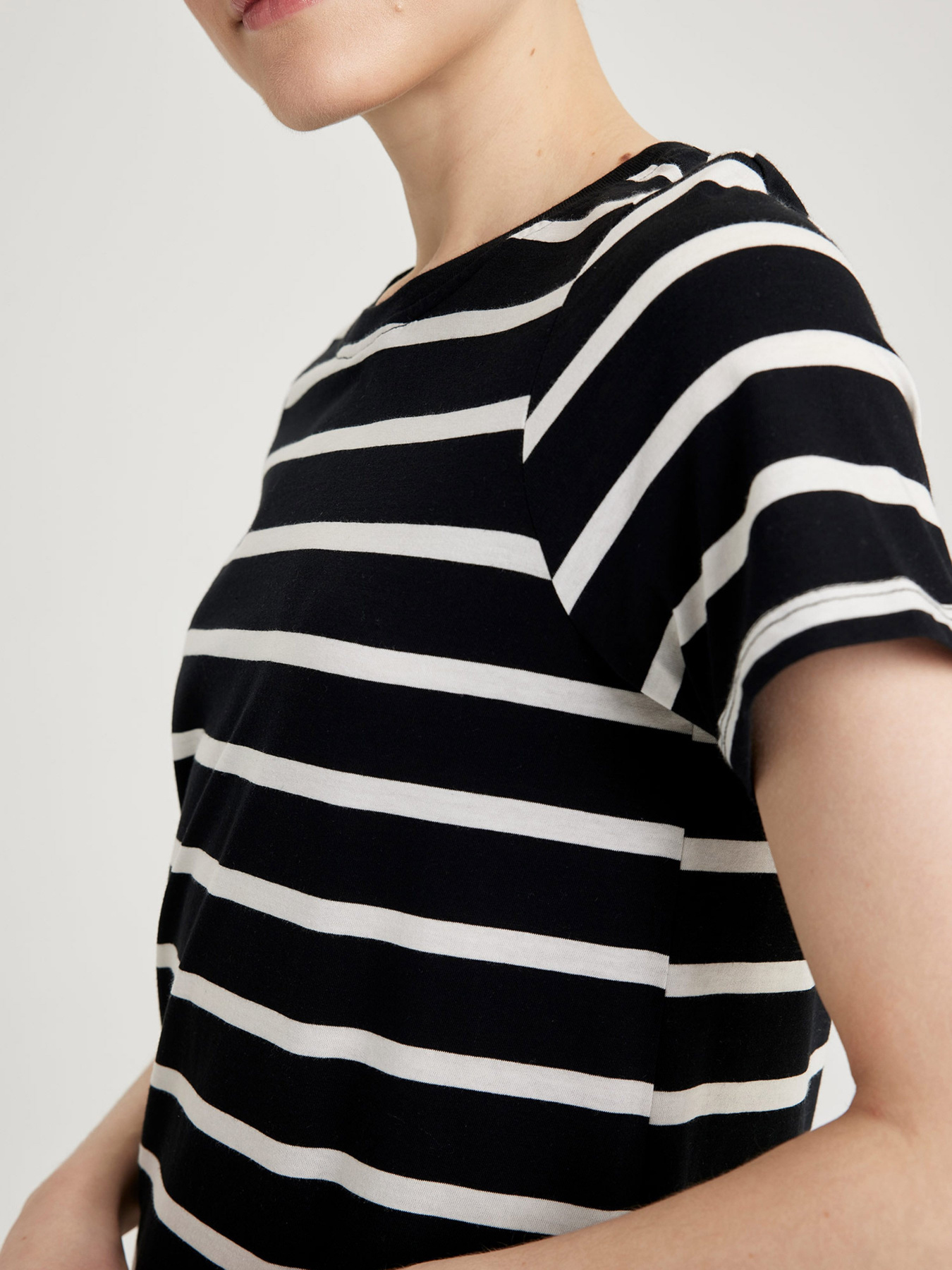 Платье-футболка DeFacto модель A0729AX-BK81 Фото