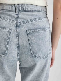 Джинсы мом DeFacto модель A3477AX-NM55 Фото