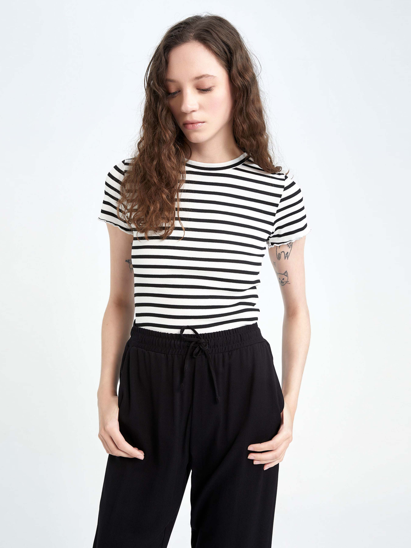 Футболка DeFacto модель K1965AZ-BK81 Фото