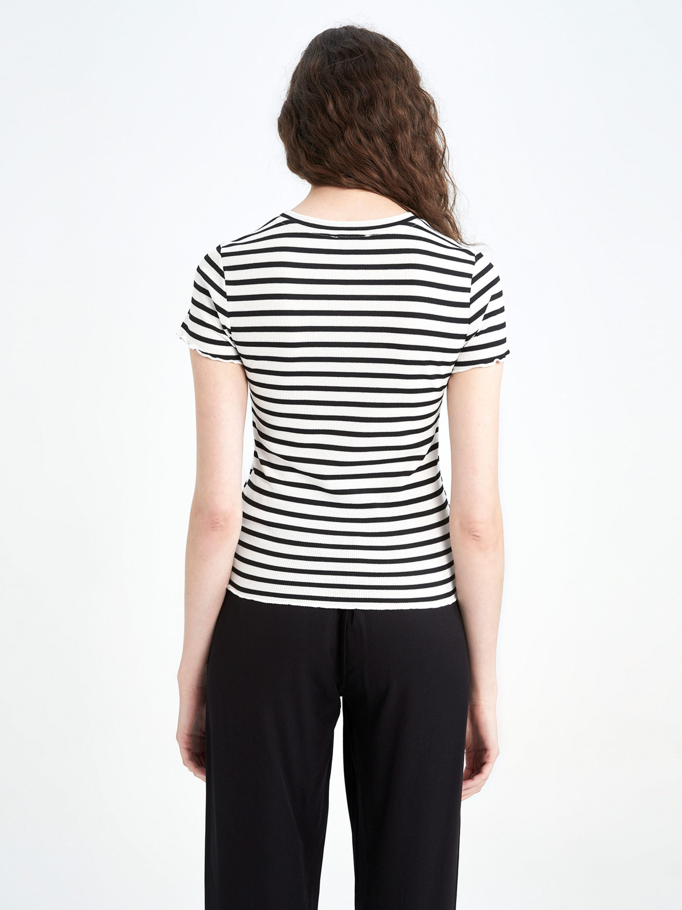 Футболка DeFacto модель K1965AZ-BK81 Фото