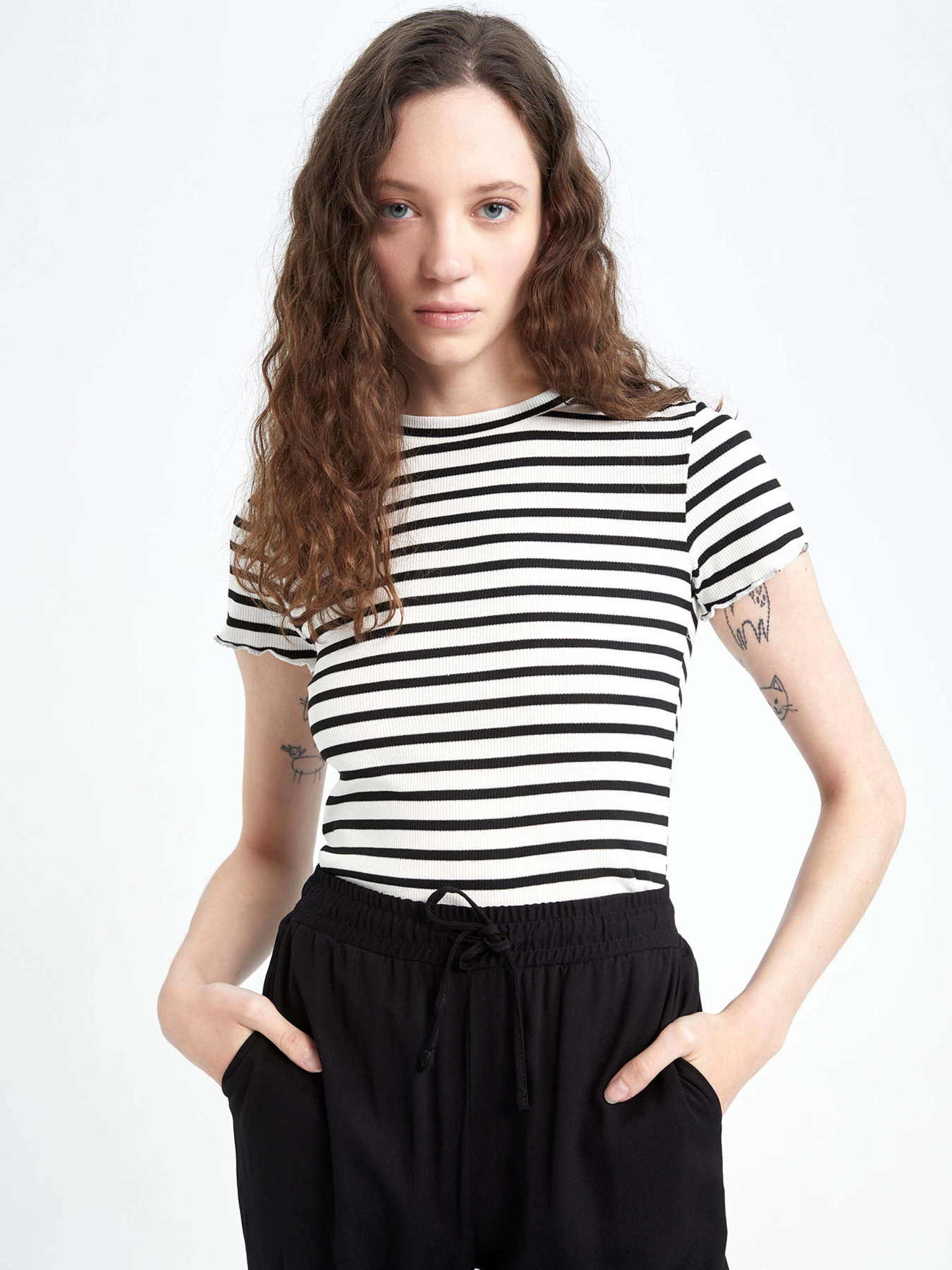 Футболка DeFacto модель K1965AZ-BK81 Фото