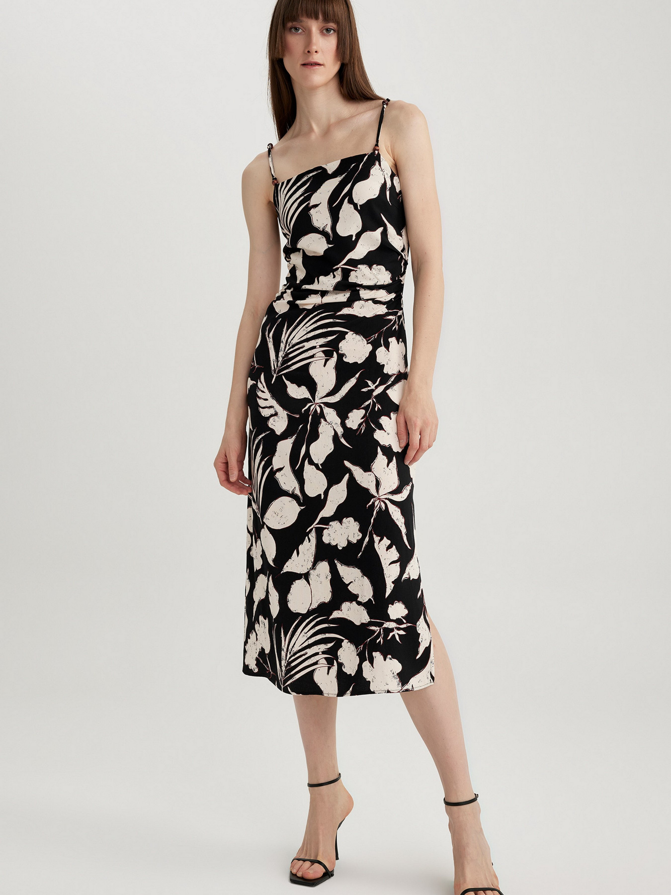 Платье миди DeFacto модель A3320AX-BK81 Фото