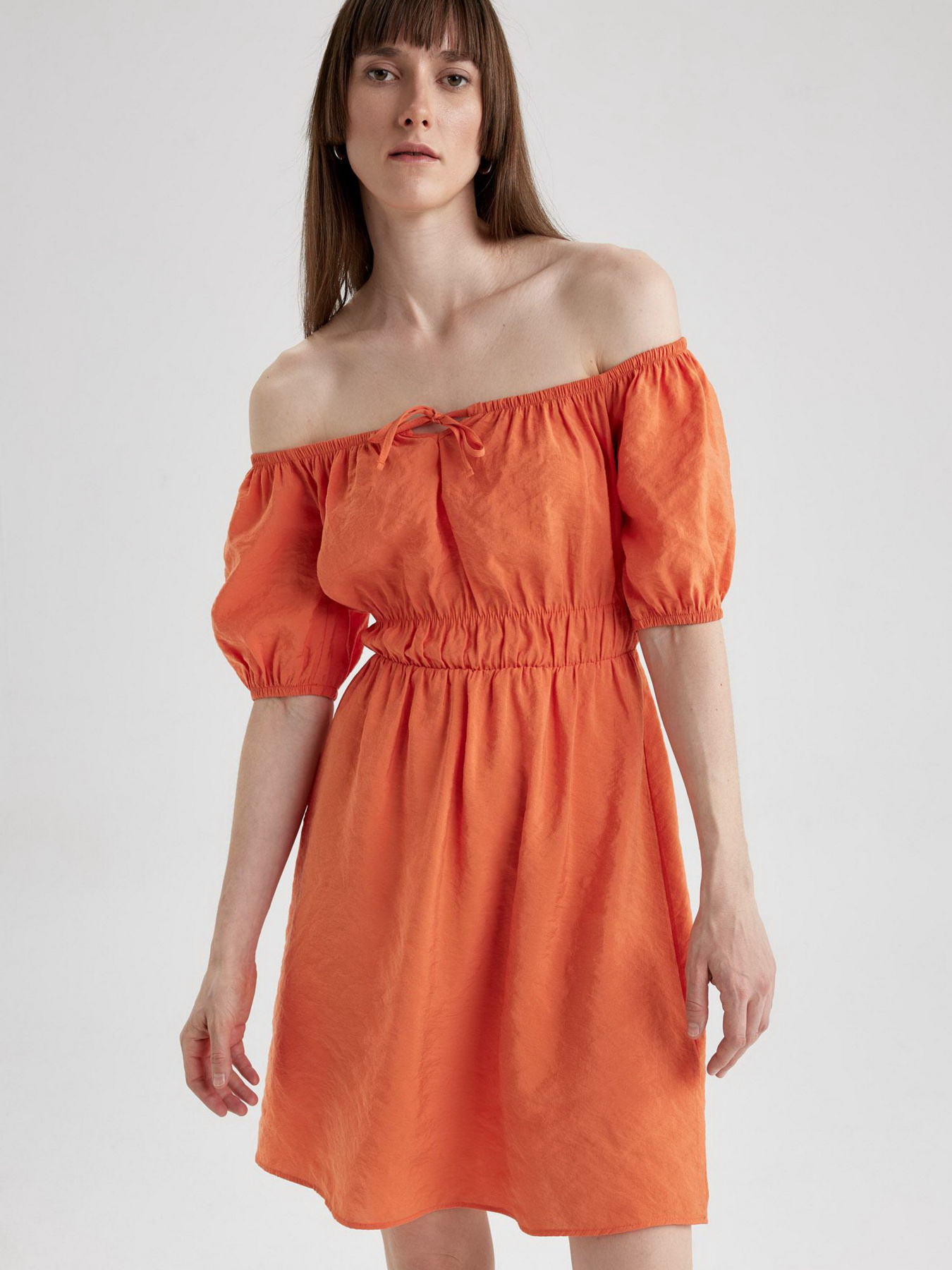 Платье мини DeFacto модель A4798AX-OG251 Фото