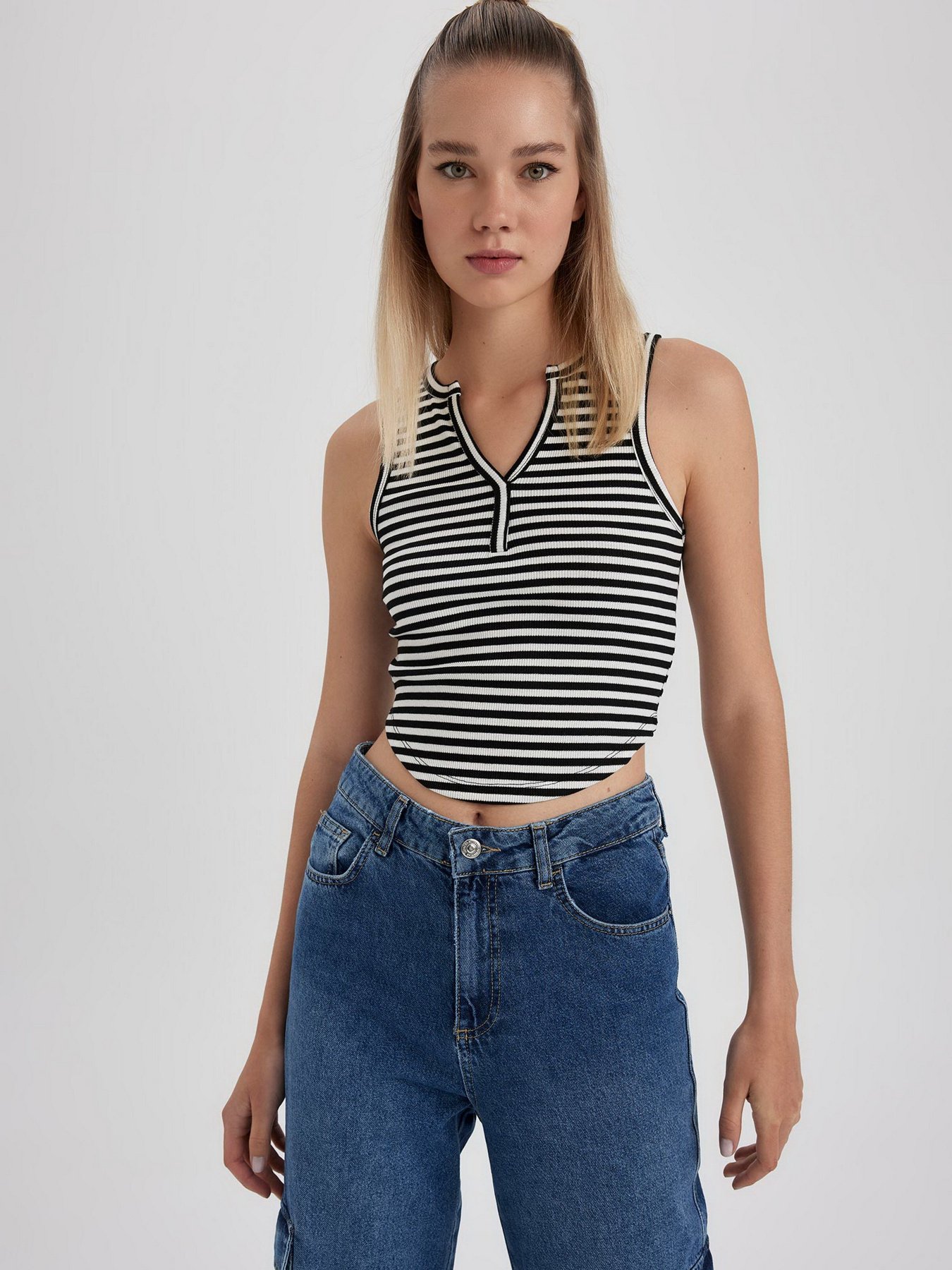 Топ DeFacto модель A6228AX-BK81 Фото