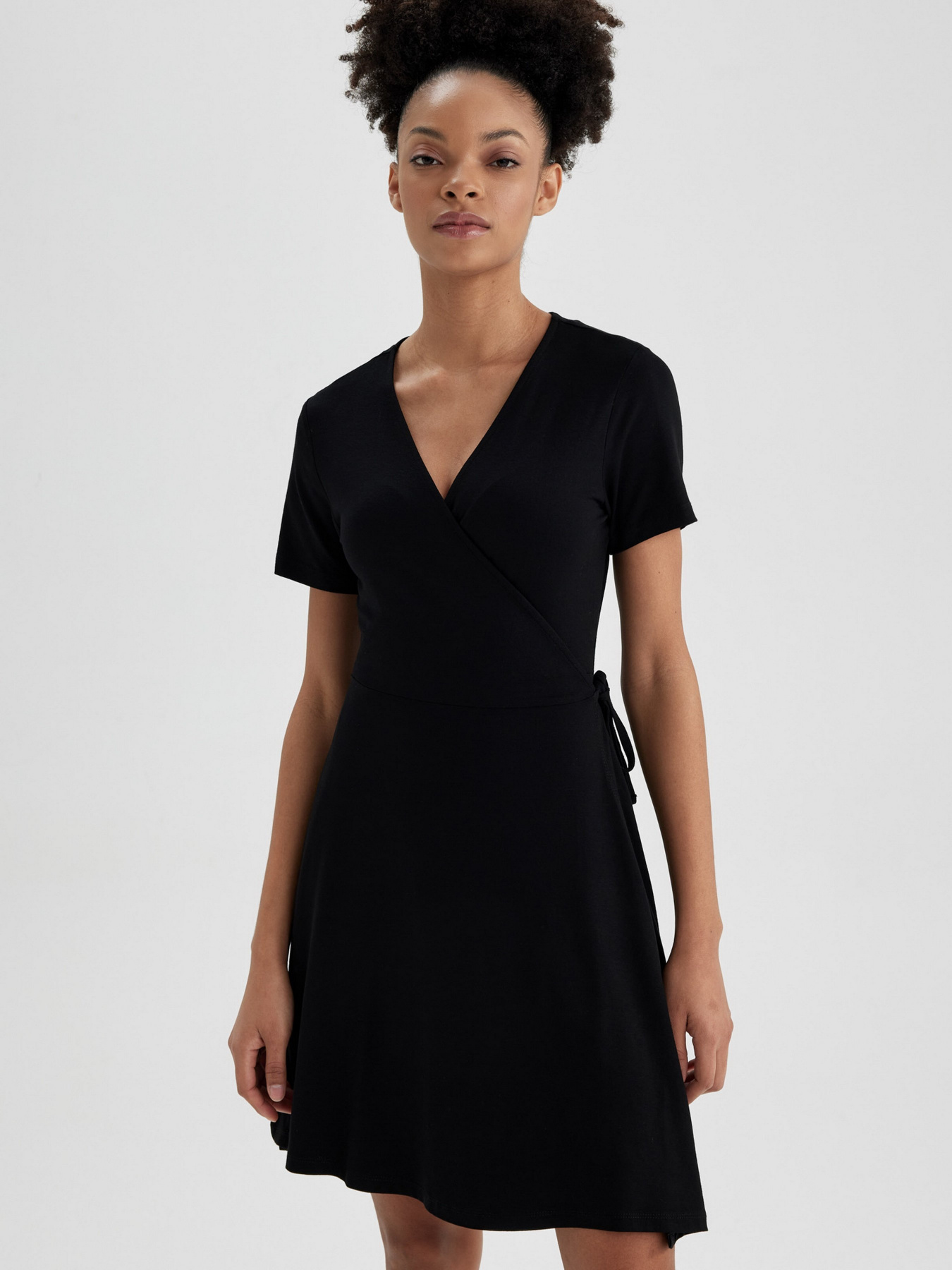 Платье мини DeFacto модель A8061AX-BK81 Платье мини DeFacto модель A8061AX-BK81 Фото