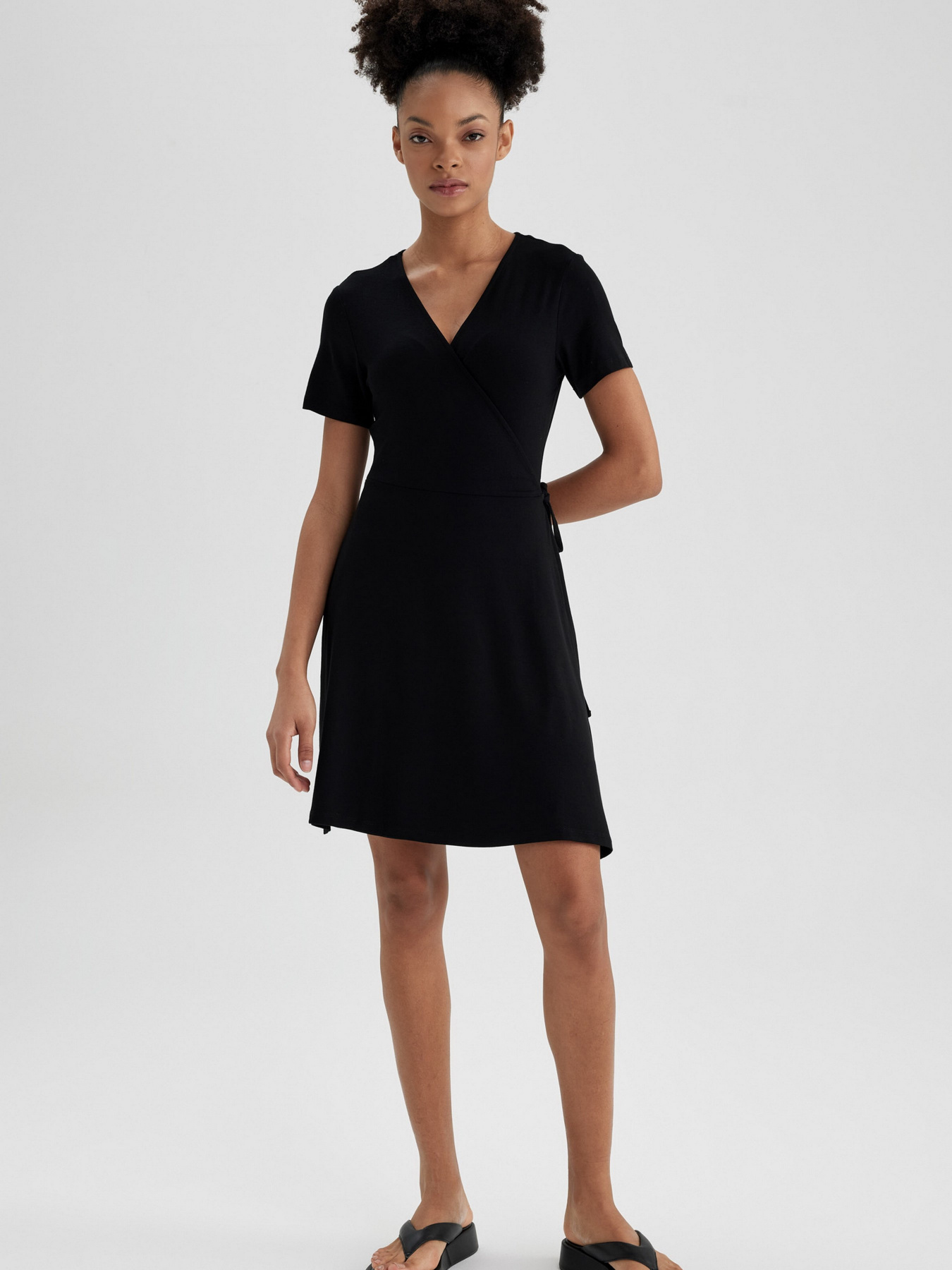 Платье мини DeFacto модель A8061AX-BK81 Платье мини DeFacto модель A8061AX-BK81 Фото