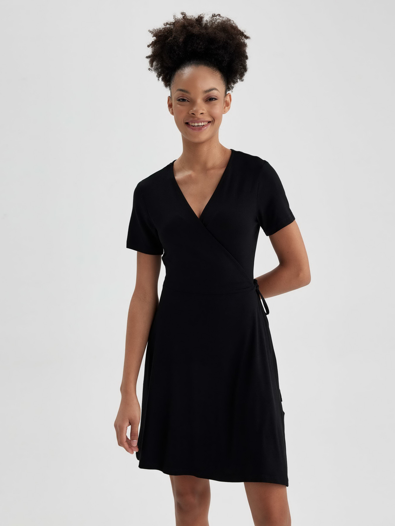 Платье мини DeFacto модель A8061AX-BK81 Платье мини DeFacto модель A8061AX-BK81 Фото