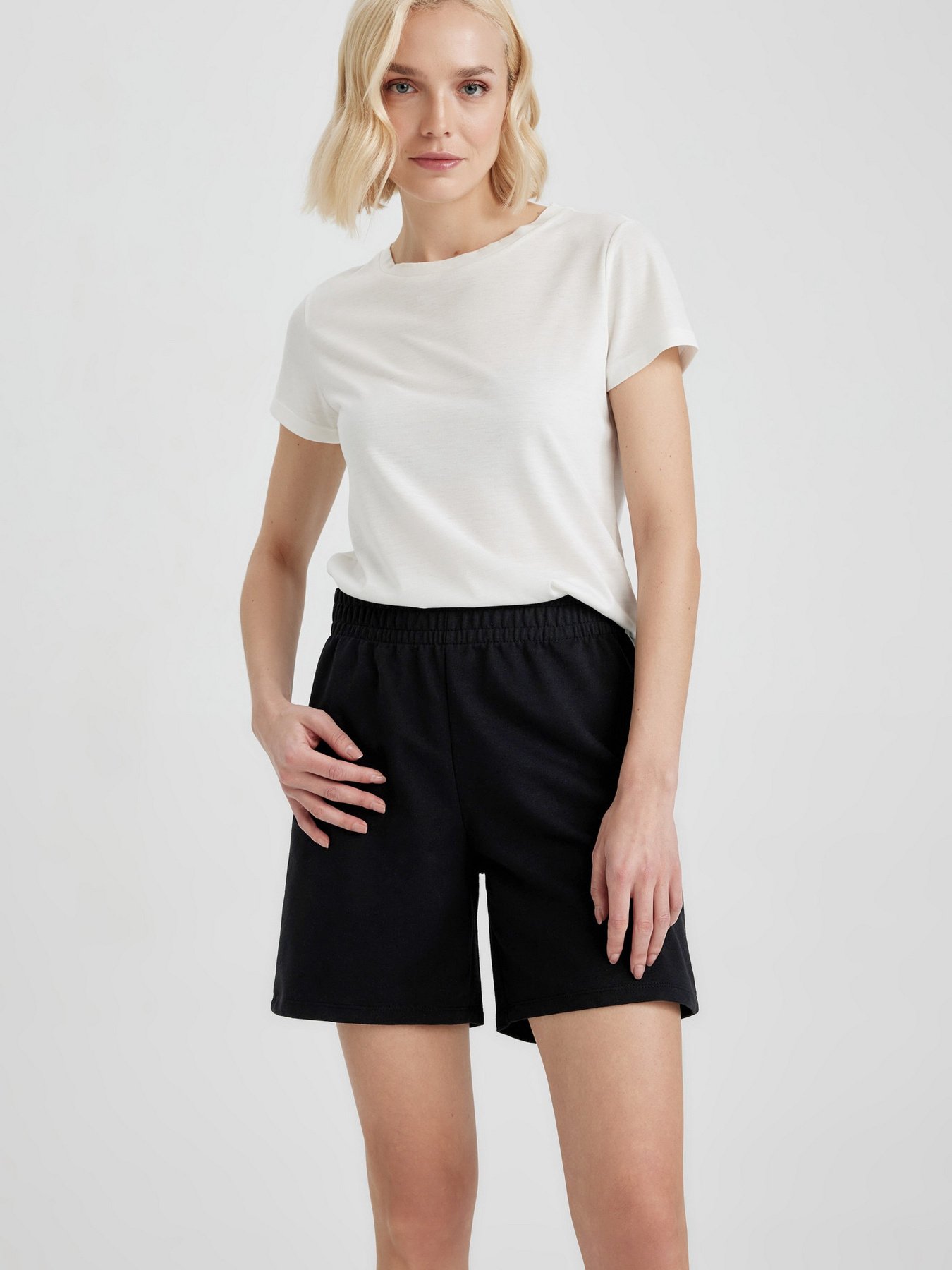 Шорты DeFacto модель U4570AZ-BK81 Фото