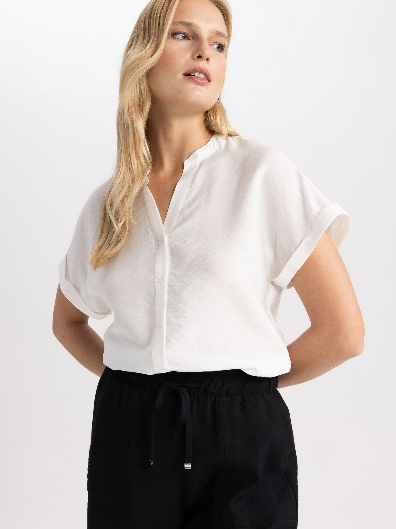 Блуза DeFacto модель Y4150AZ-WT32 Блуза DeFacto модель Y4150AZ-WT32 Фото