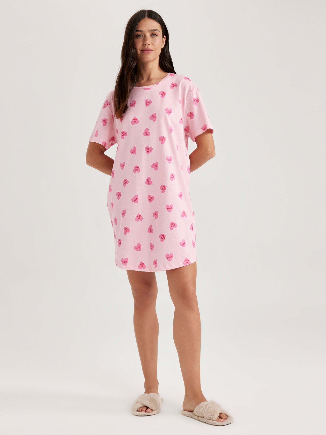 Нічна сорочка DeFacto модель A6843AX-PN637 Нічна сорочка DeFacto модель A6843AX-PN637 Фото