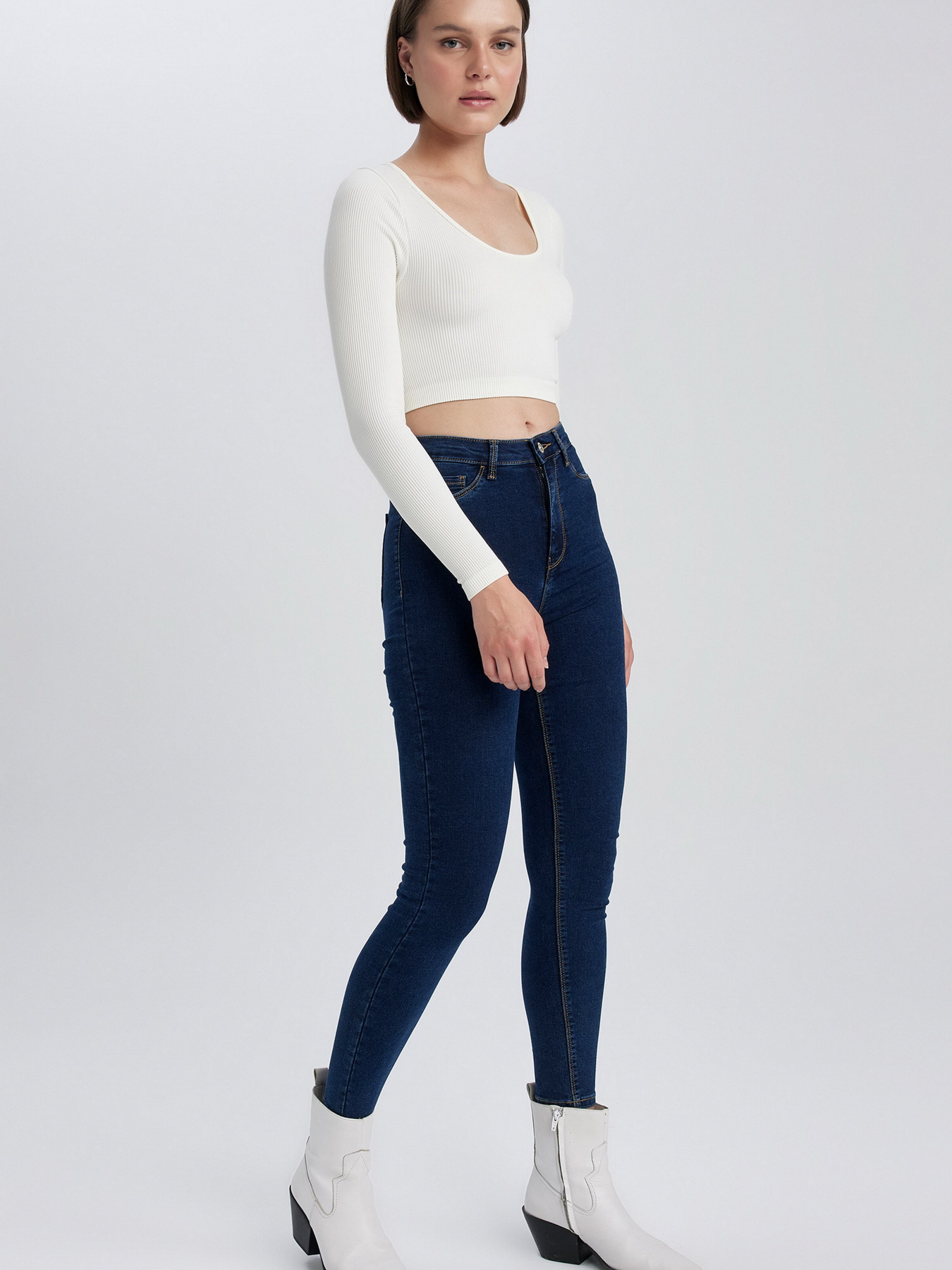 Завужені джинси DeFacto модель A5823AX-NM34 Фото