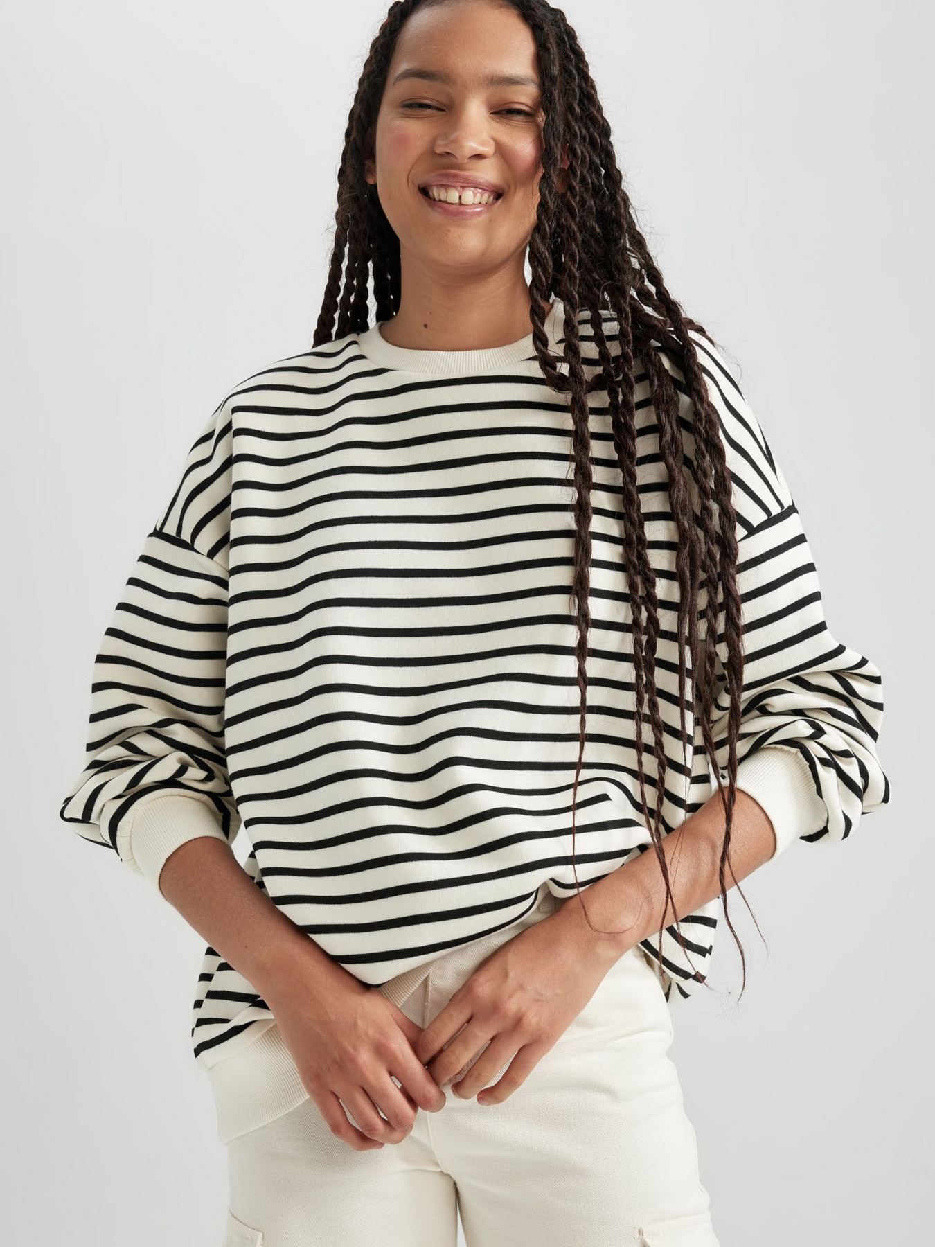 Свитшот DeFacto модель B2085AX-BK81 Фото