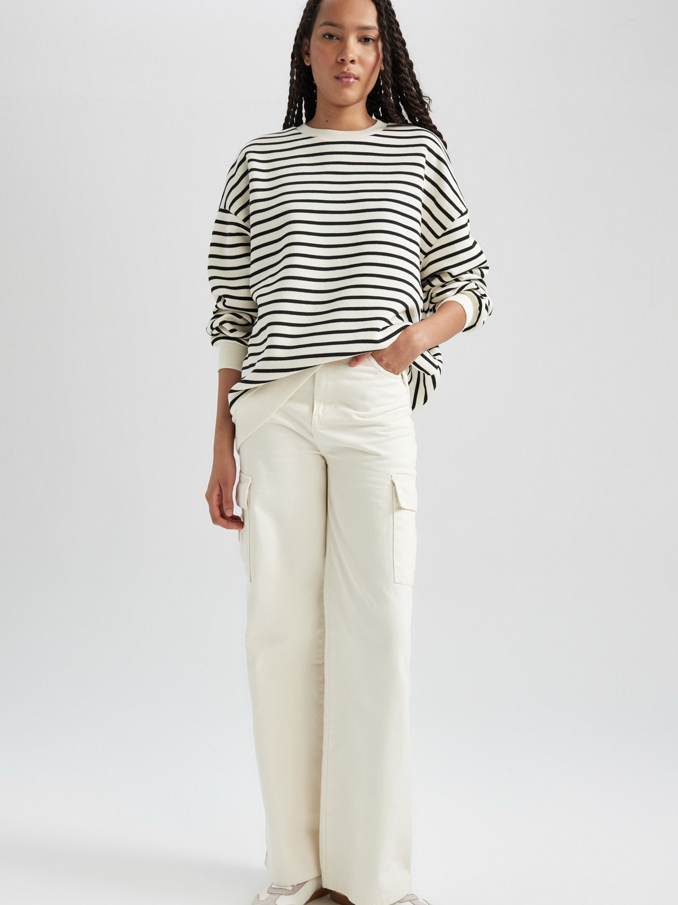 Свитшот DeFacto модель B2085AX-BK81 Фото