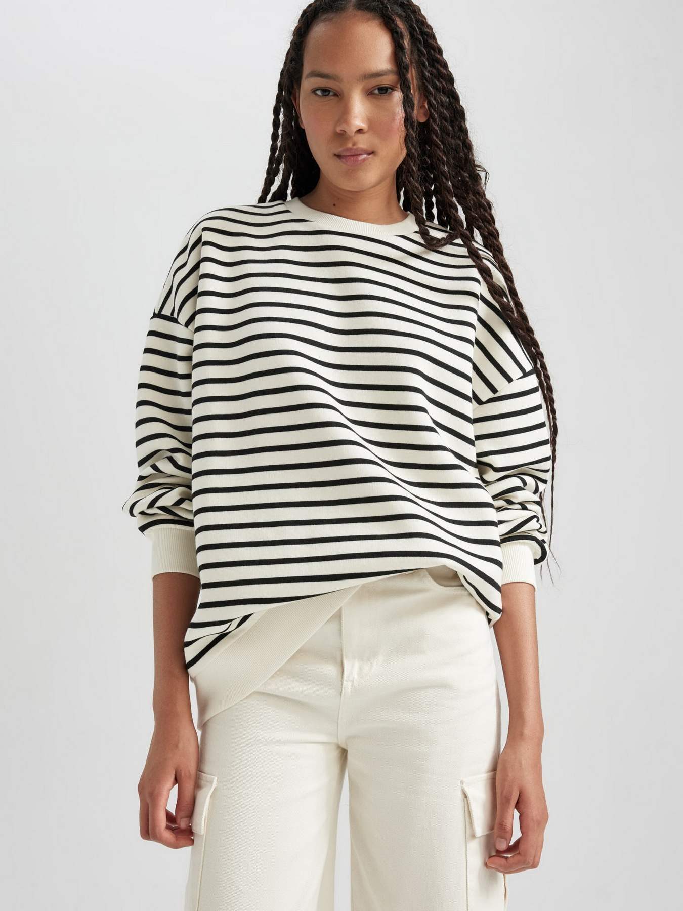 Свитшот DeFacto модель B2085AX-BK81 Фото