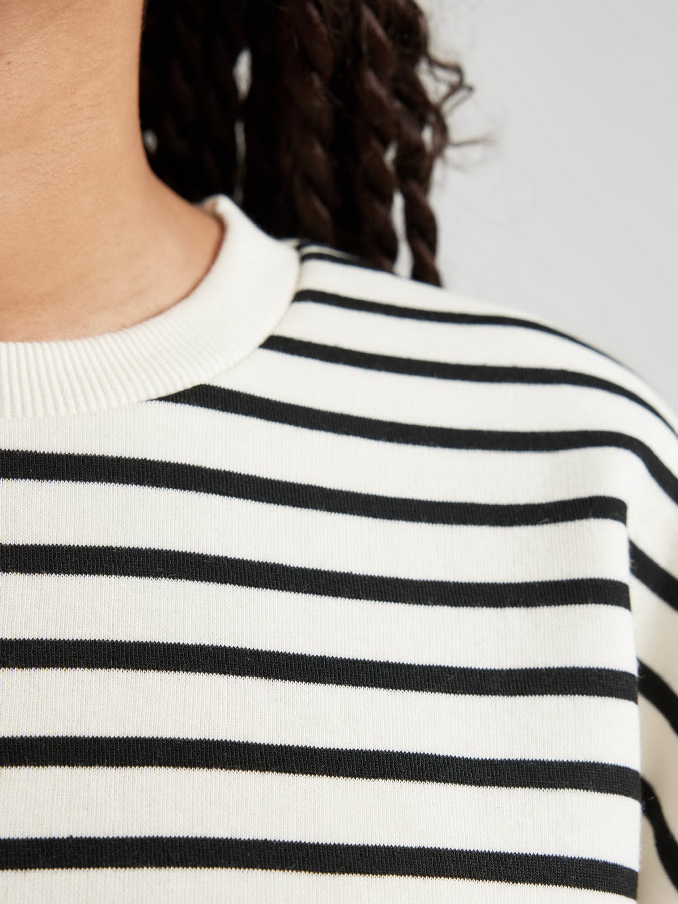 Свитшот DeFacto модель B2085AX-BK81 Фото