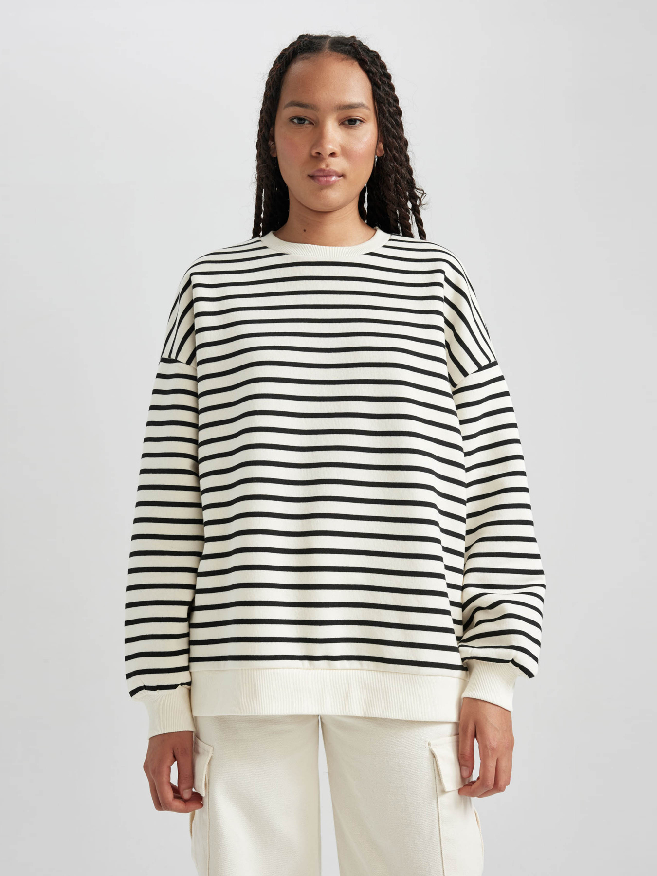 Свитшот DeFacto модель B2085AX-BK81 Фото