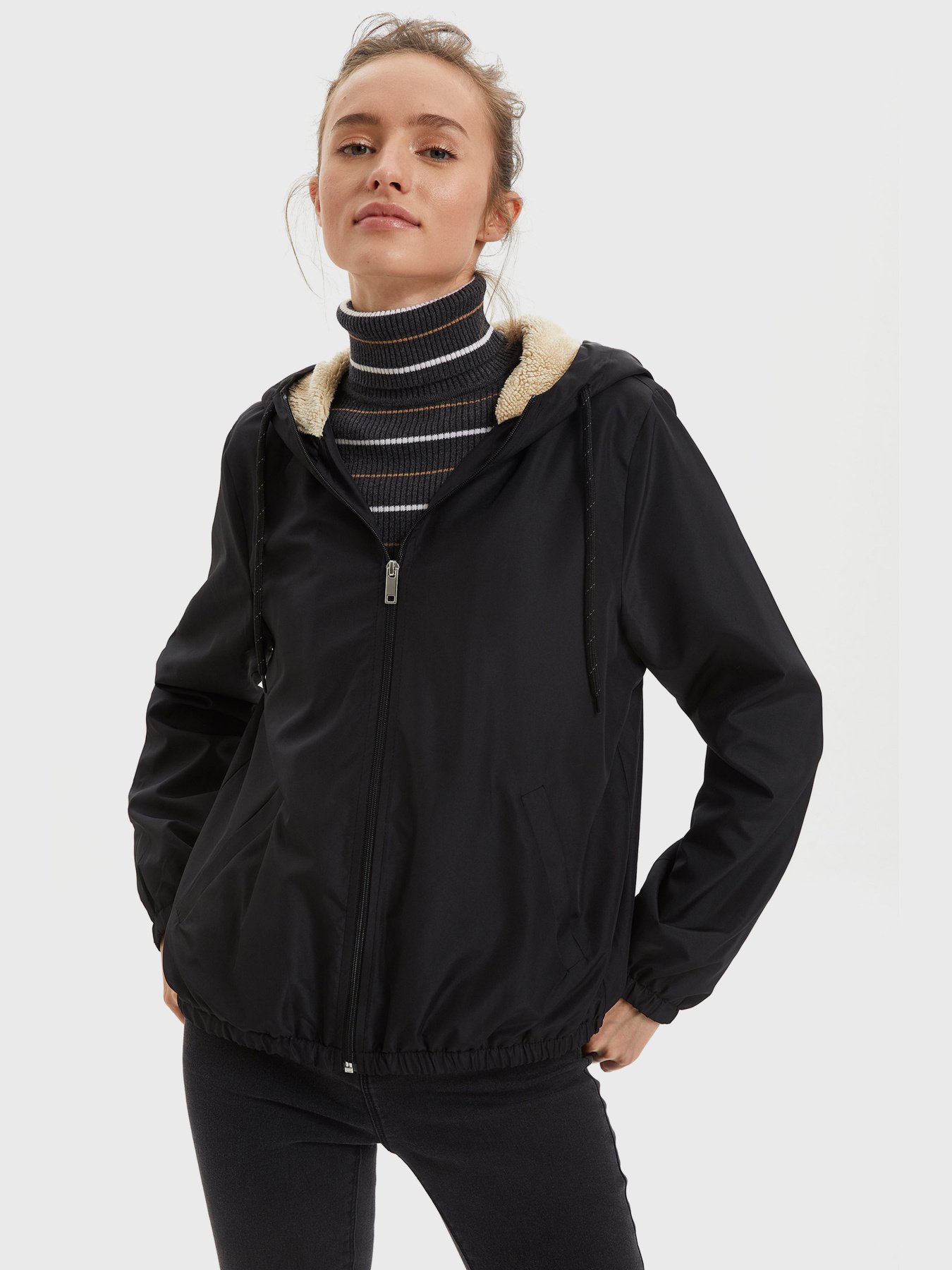 Демисезонная куртка DeFacto модель R0395AZ-BK27 Демисезонная куртка DeFacto модель R0395AZ-BK27 Фото