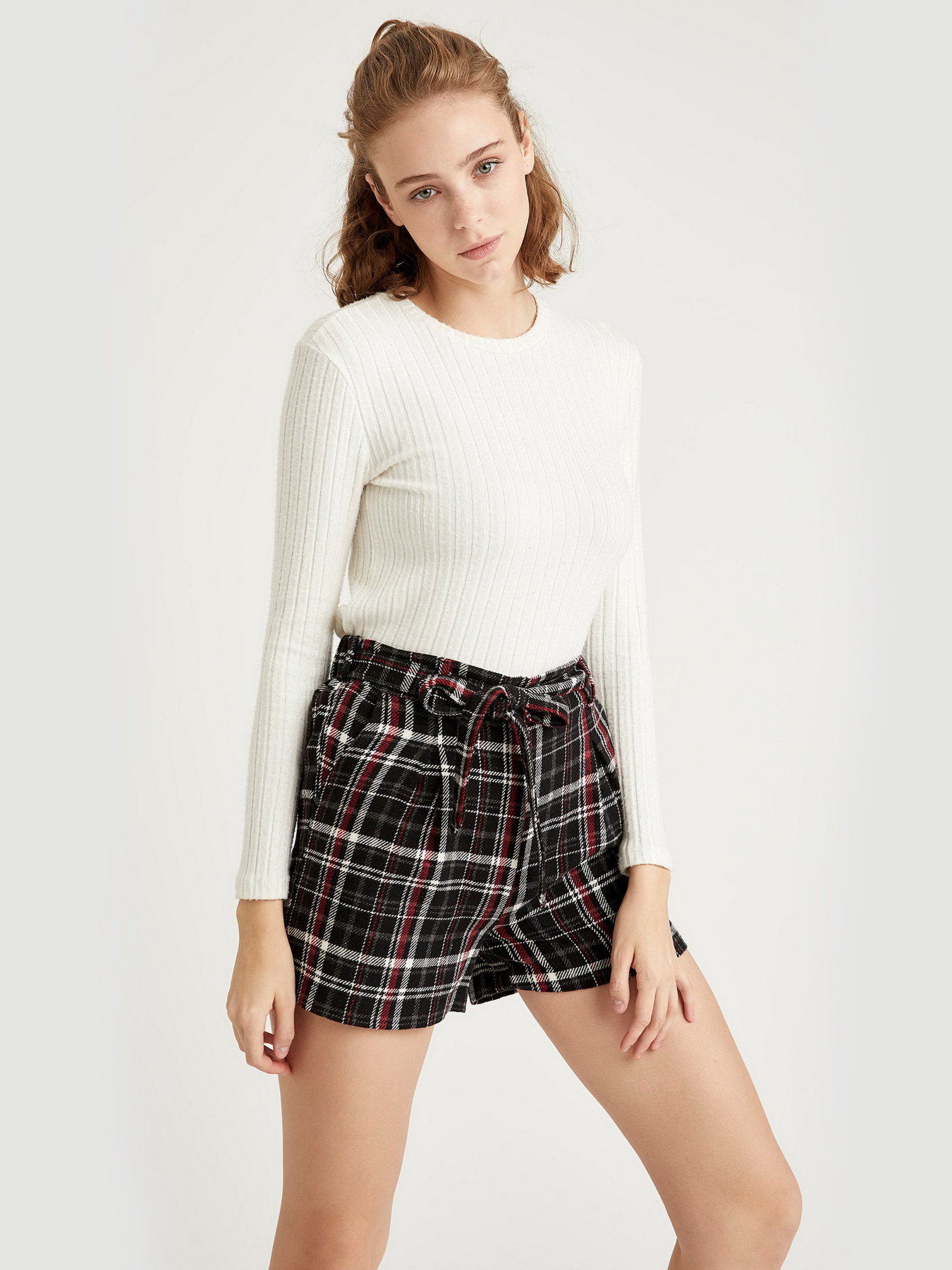 Шорты DeFacto модель S6285AZ-BK27 Фото