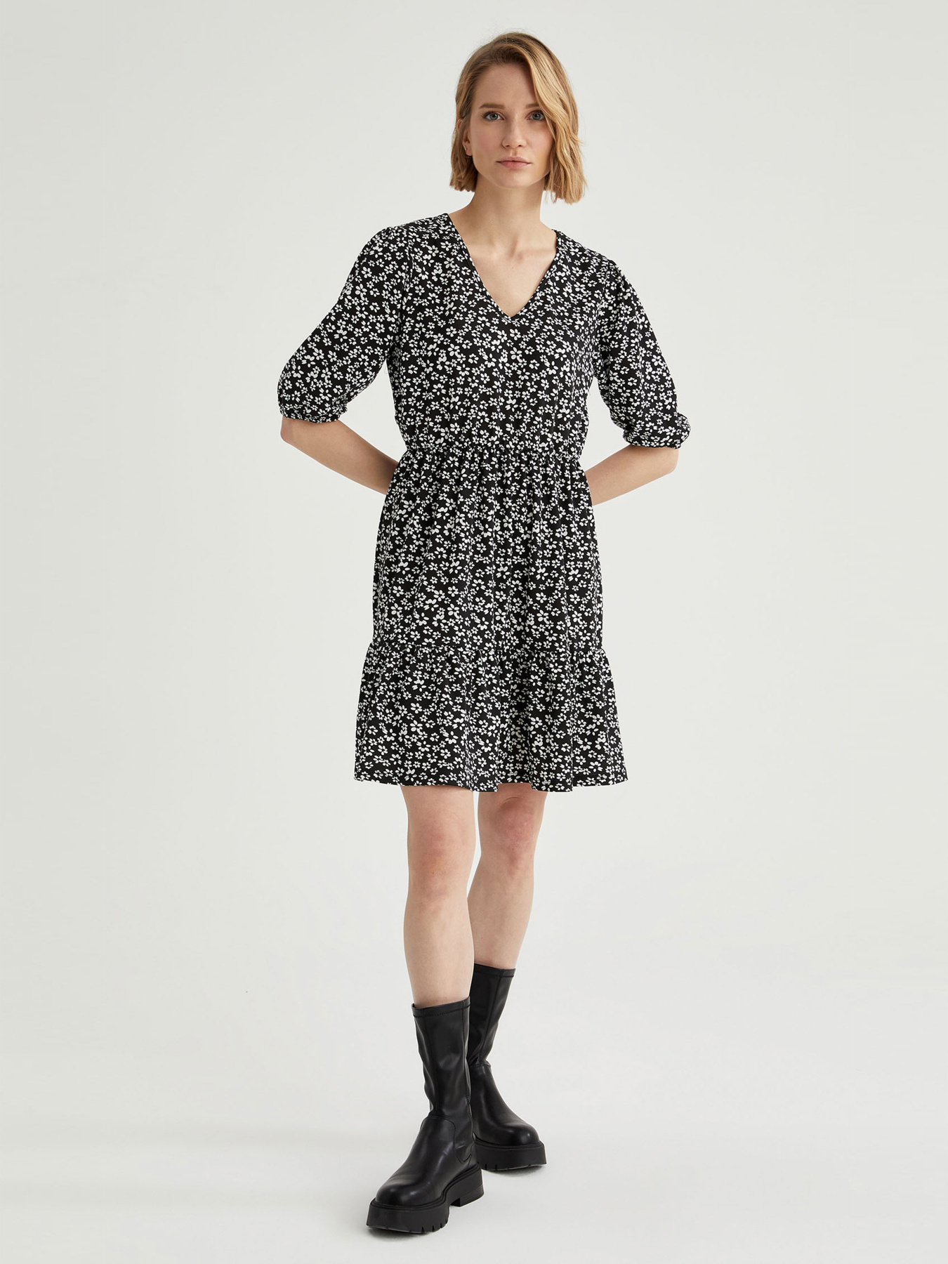 Платье мини DeFacto модель U1531AZ-BK27 Фото