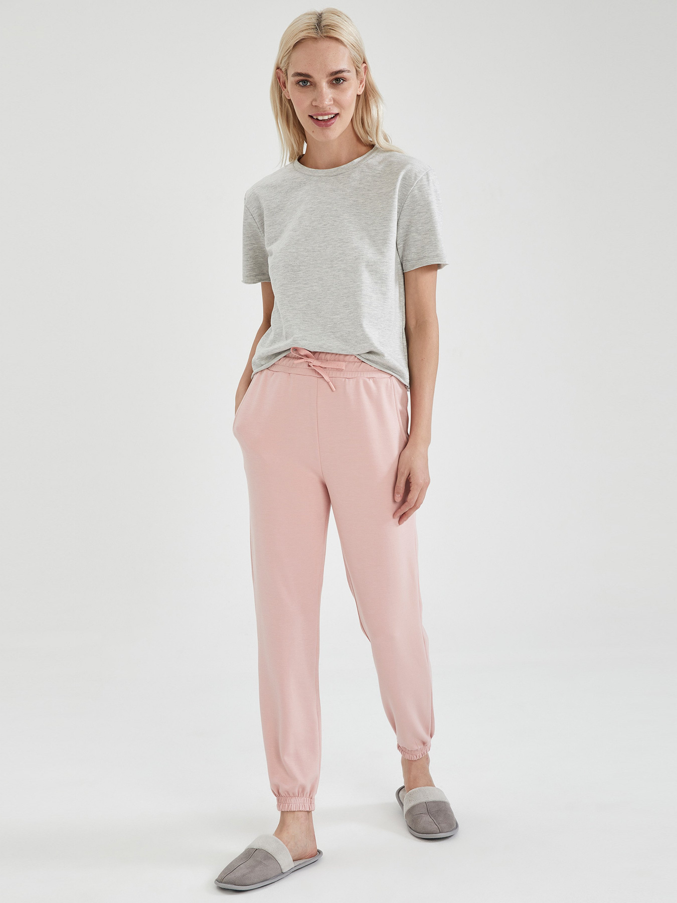 Футболки и поло DeFacto модель T8184AZ-GR157 Футболки и поло DeFacto модель T8184AZ-GR157 Фото