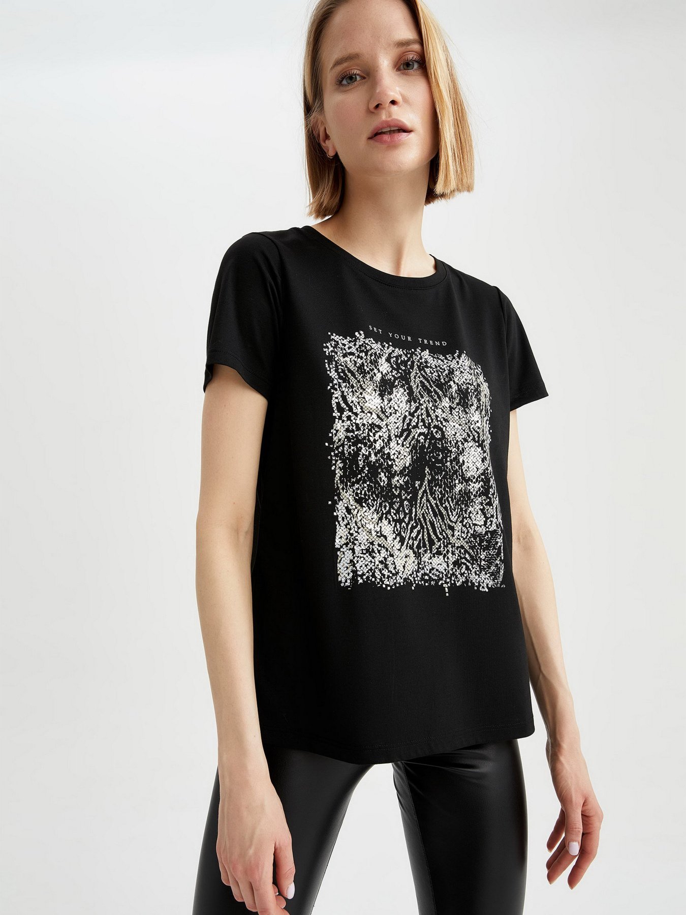 Футболки і поло DeFacto модель U5835AZ-BK27 Фото