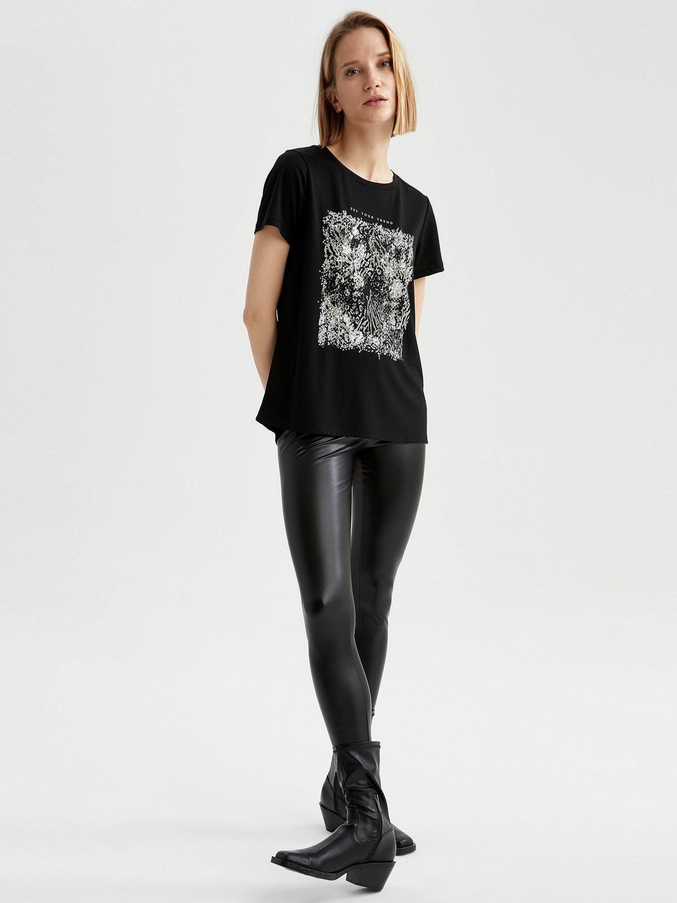 Футболки і поло DeFacto модель U5835AZ-BK27 Фото