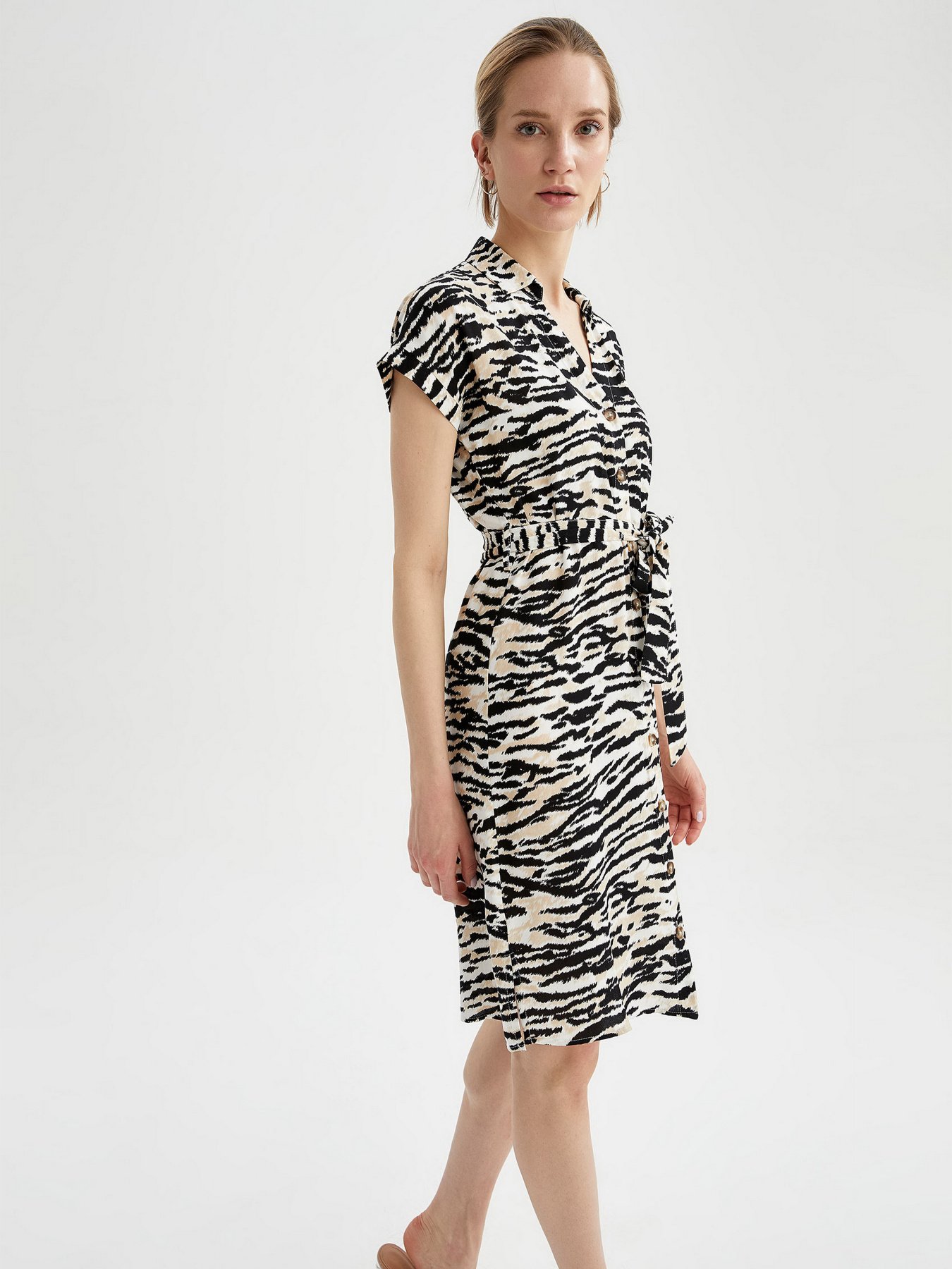 Платье миди DeFacto модель T9656AZ-BG390 Фото