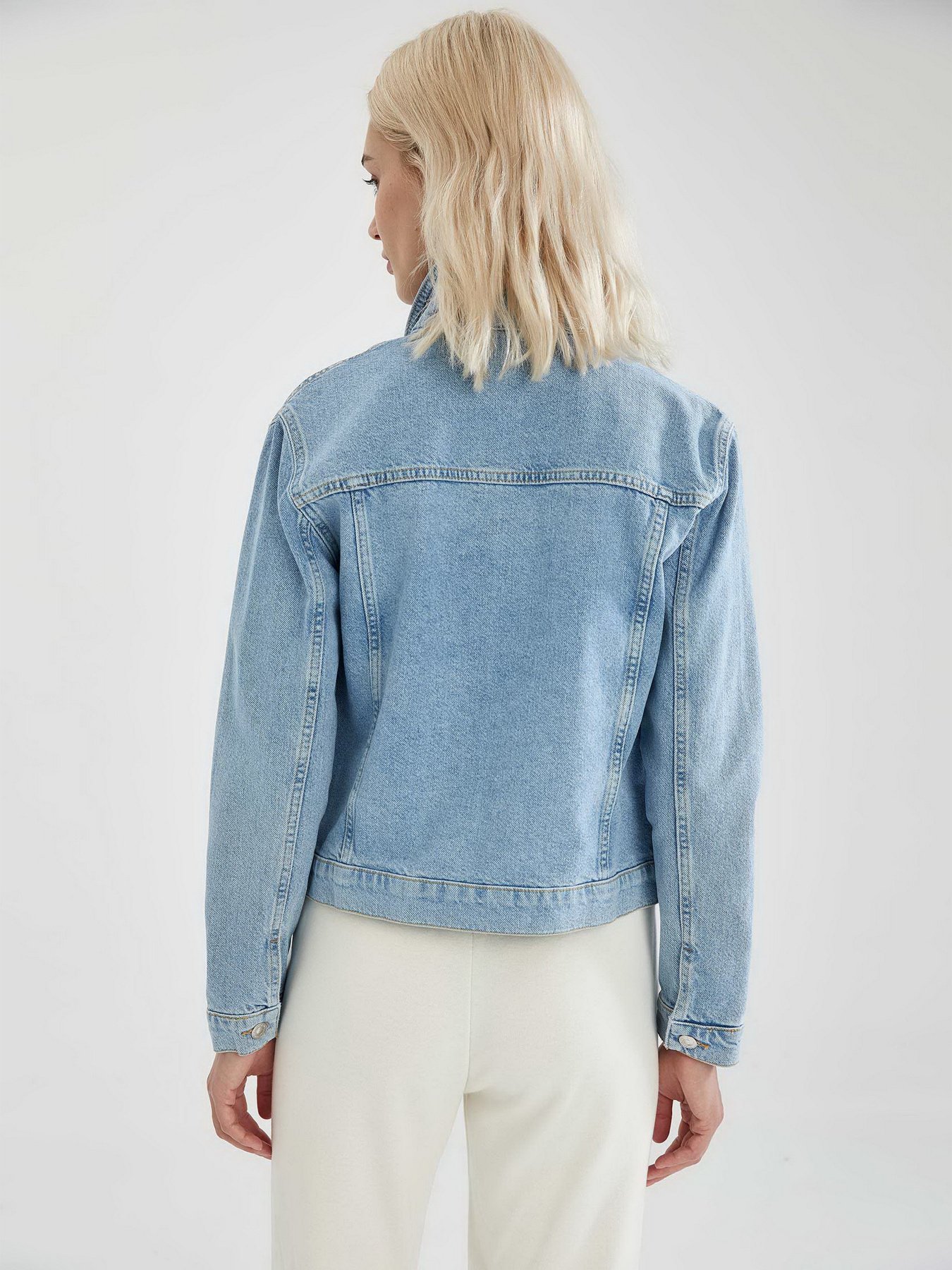 Джинсова куртка DeFacto модель U0466AZ-NM39 Джинсова куртка DeFacto модель U0466AZ-NM39 Фото