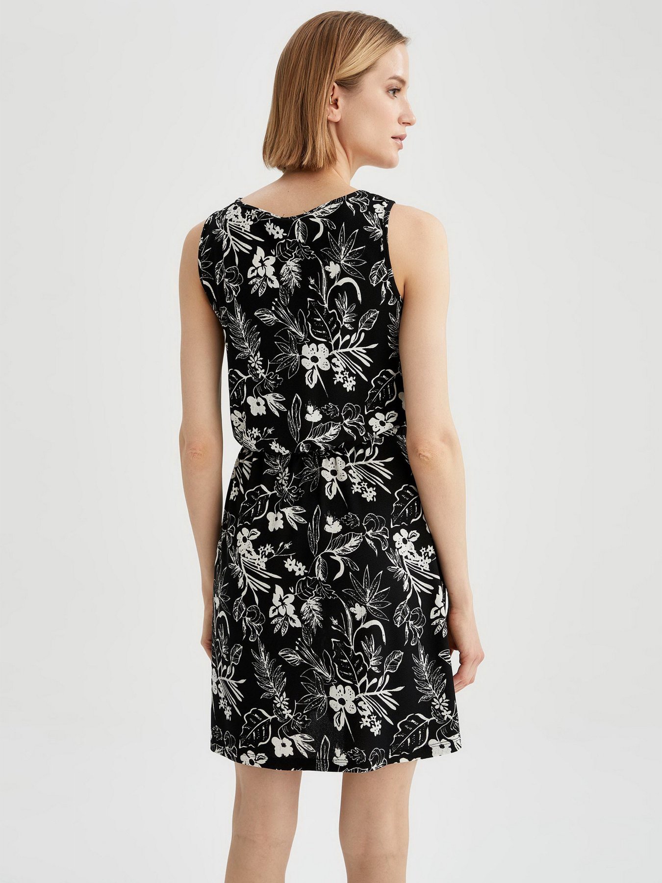 Платье мини DeFacto модель T8070AZ-BK27 Платье мини DeFacto модель T8070AZ-BK27 Фото