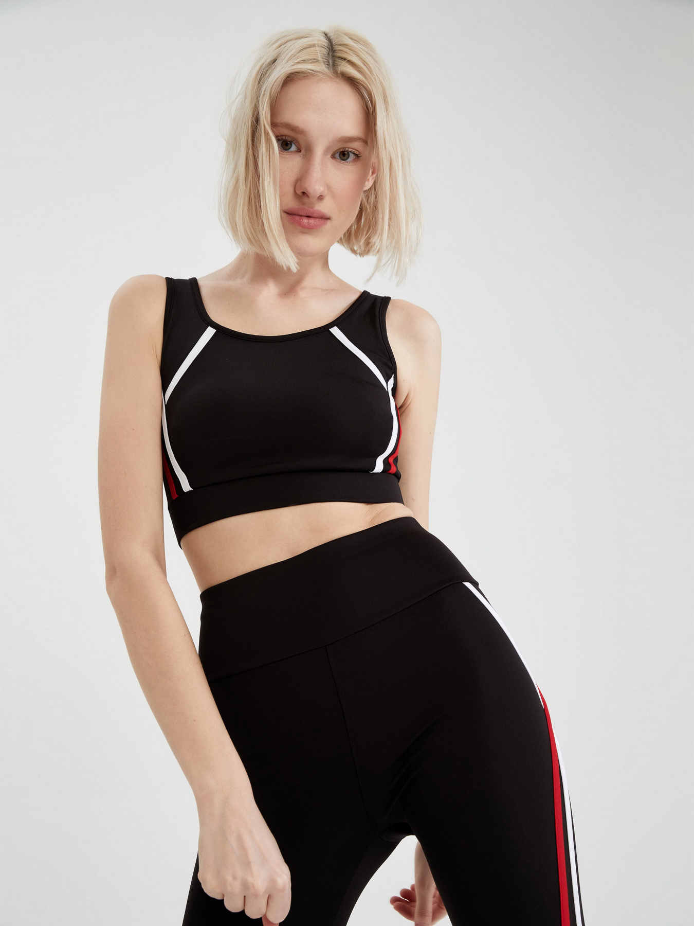 Спортивний топ DeFacto модель T7150AZ-BK27 Фото