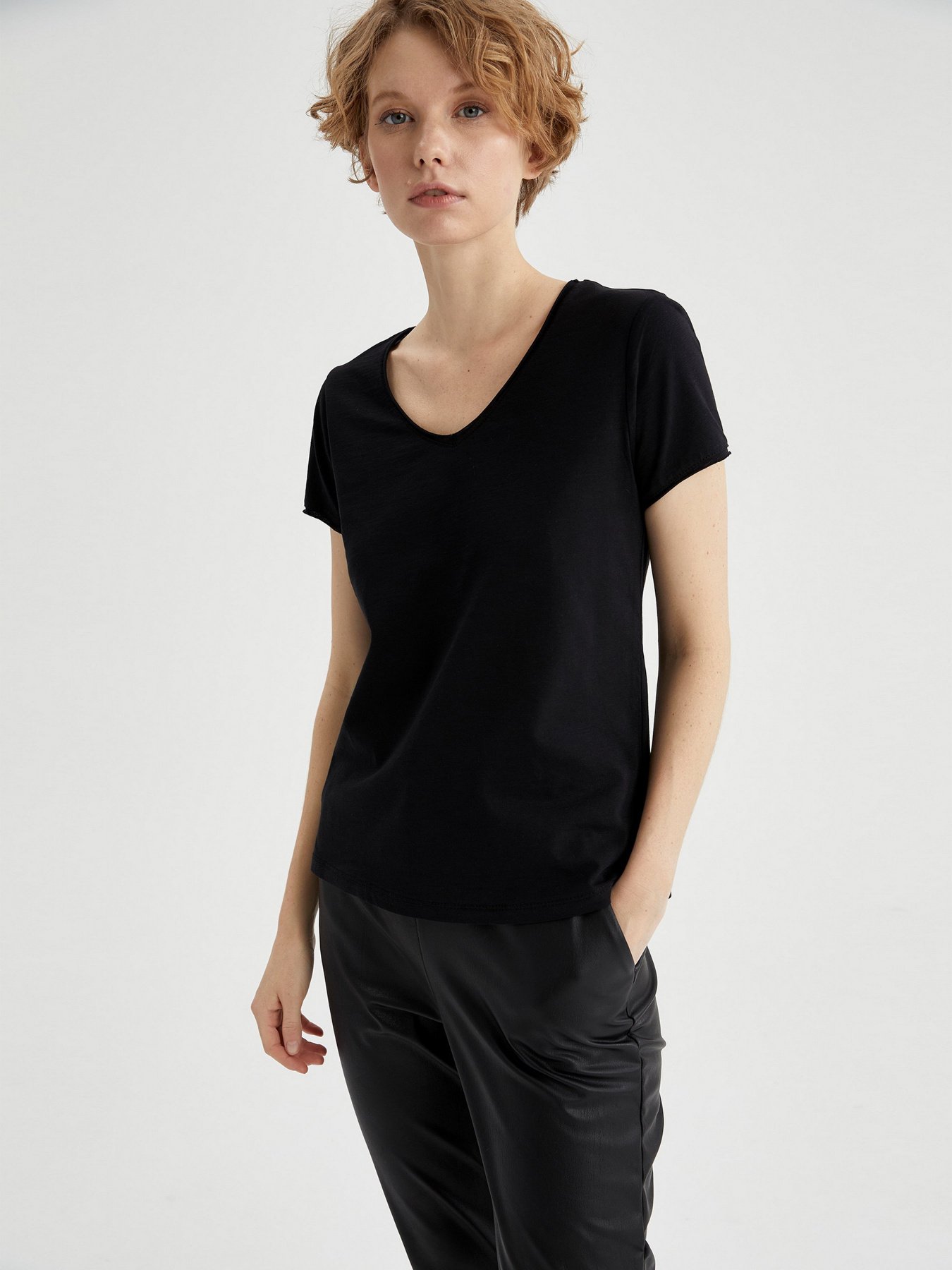 Футболка DeFacto модель K1507AZ-BK27 Фото