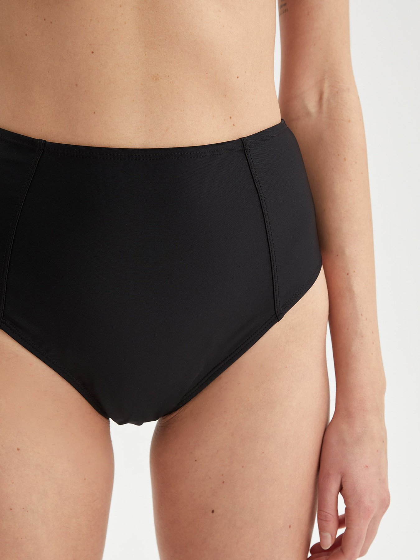 Низ купальника DeFacto модель T4307AZ-BK27 Низ купальника DeFacto модель T4307AZ-BK27 Фото