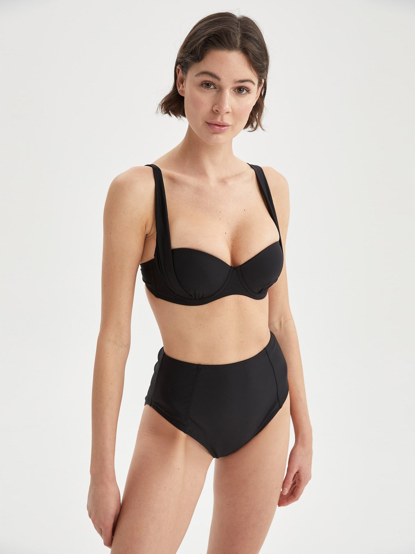 Низ купальника DeFacto модель T4307AZ-BK27 Низ купальника DeFacto модель T4307AZ-BK27 Фото