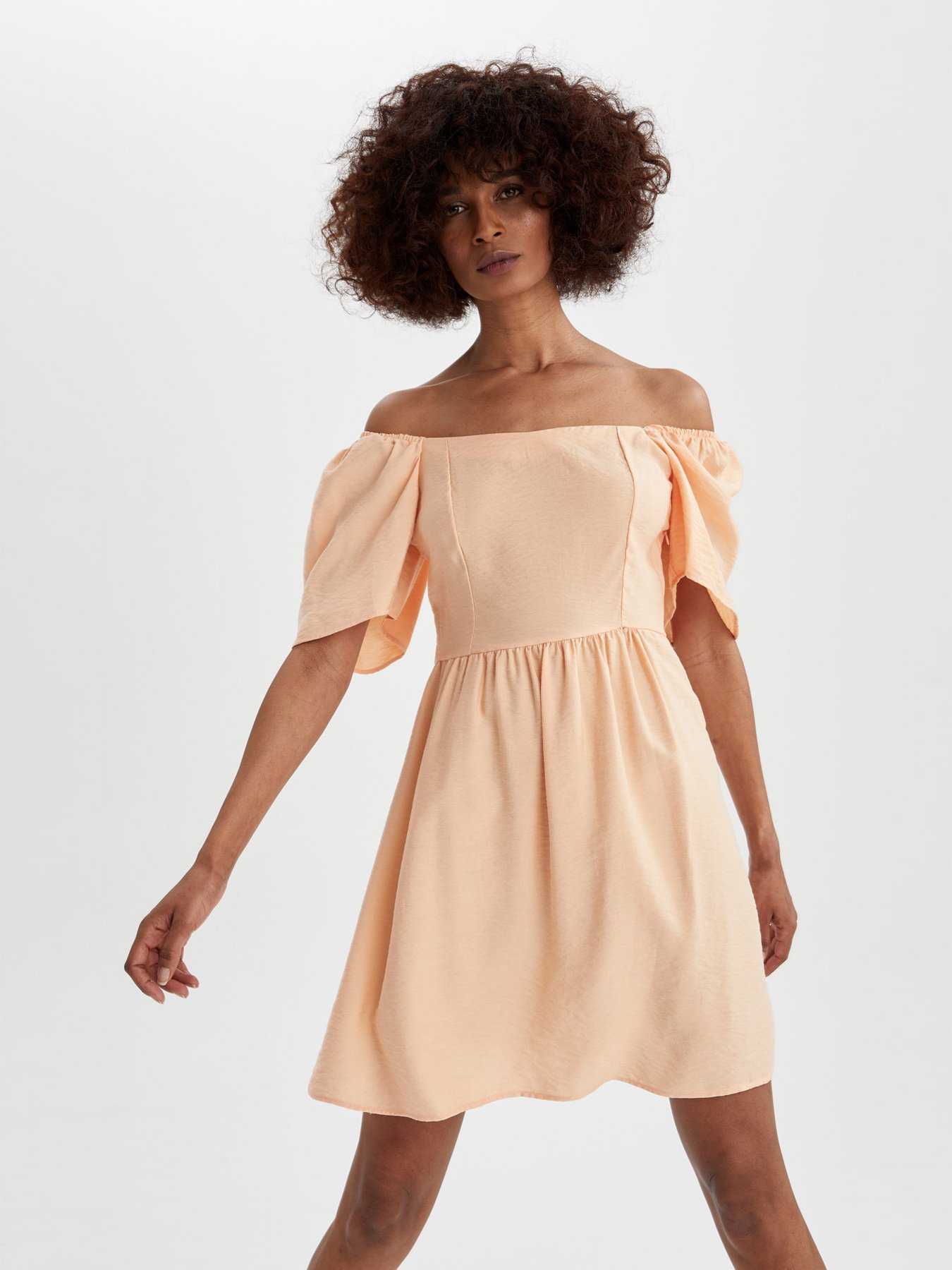 Платье мини DeFacto модель U4644AZ-OG290 Фото