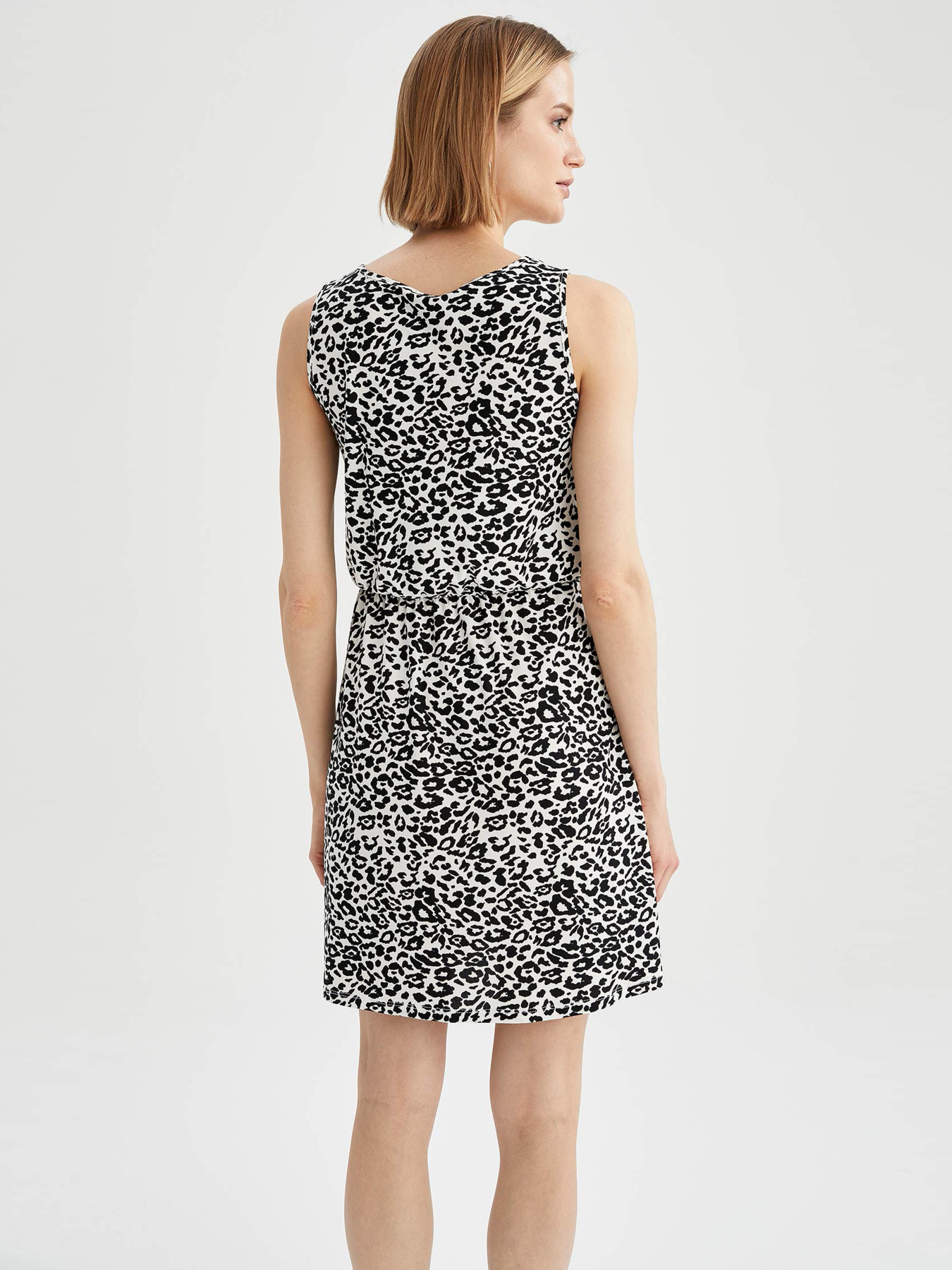 Платье мини DeFacto модель T8070AZ-WT27 Платье мини DeFacto модель T8070AZ-WT27 Фото