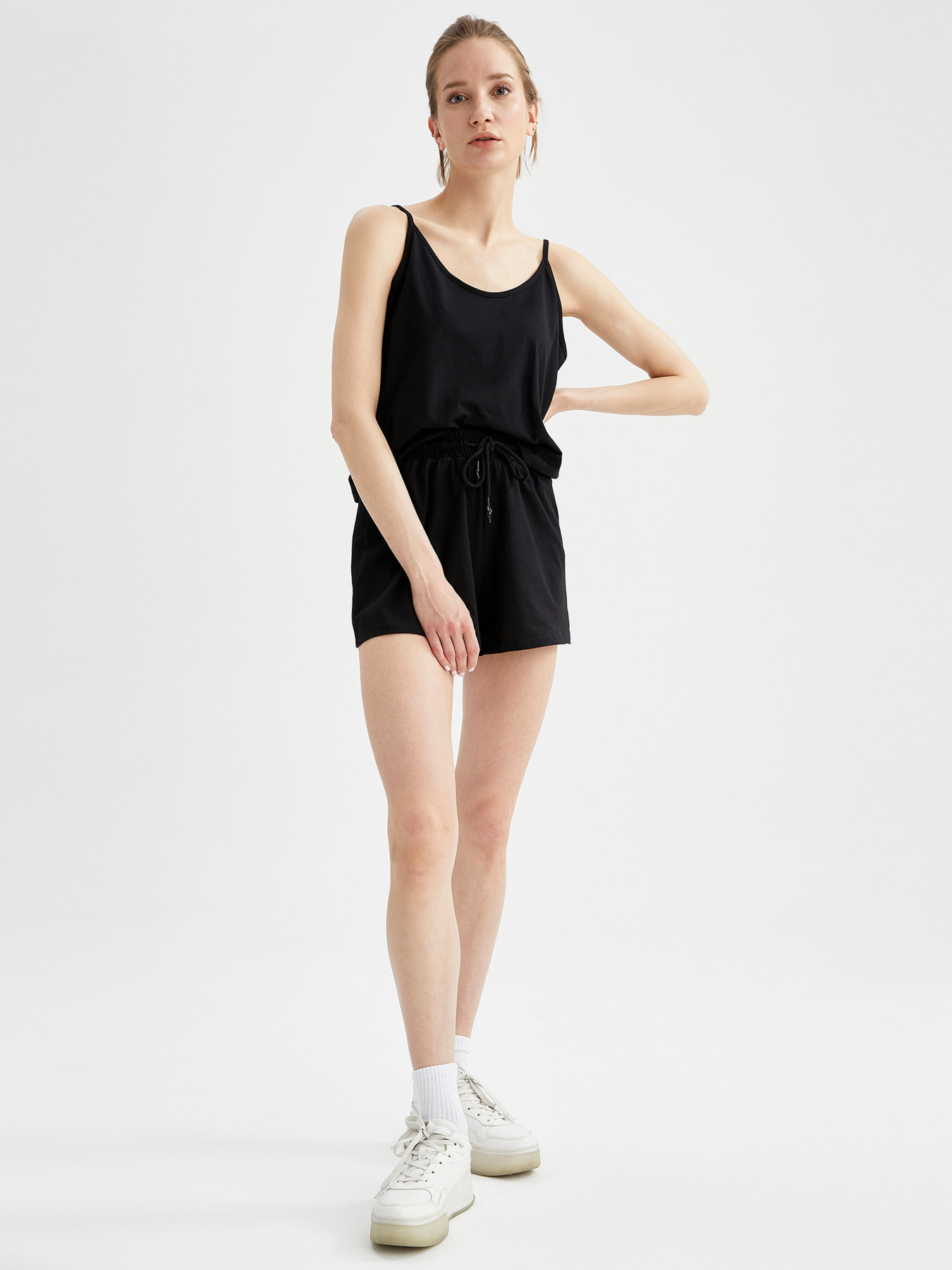 Повсякденні шорти DeFacto модель U6484AZ-BK27 Повсякденні шорти DeFacto модель U6484AZ-BK27 Фото