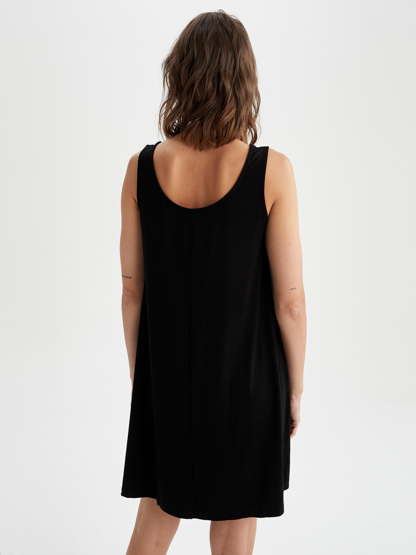 Платье мини DeFacto модель U8530AZ-BK27 Платье мини DeFacto модель U8530AZ-BK27 Фото